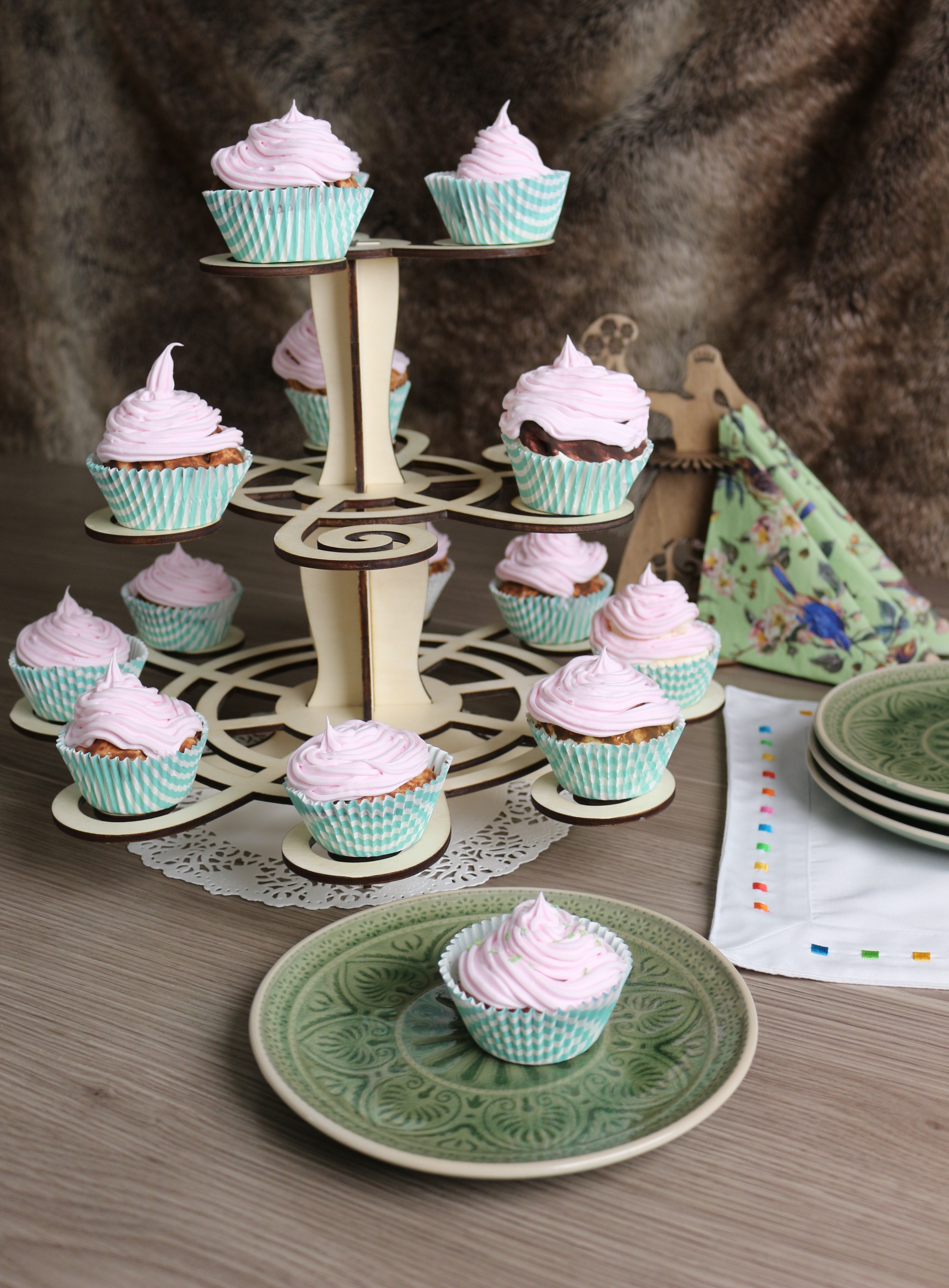 Présentoir à gâteaux en bois