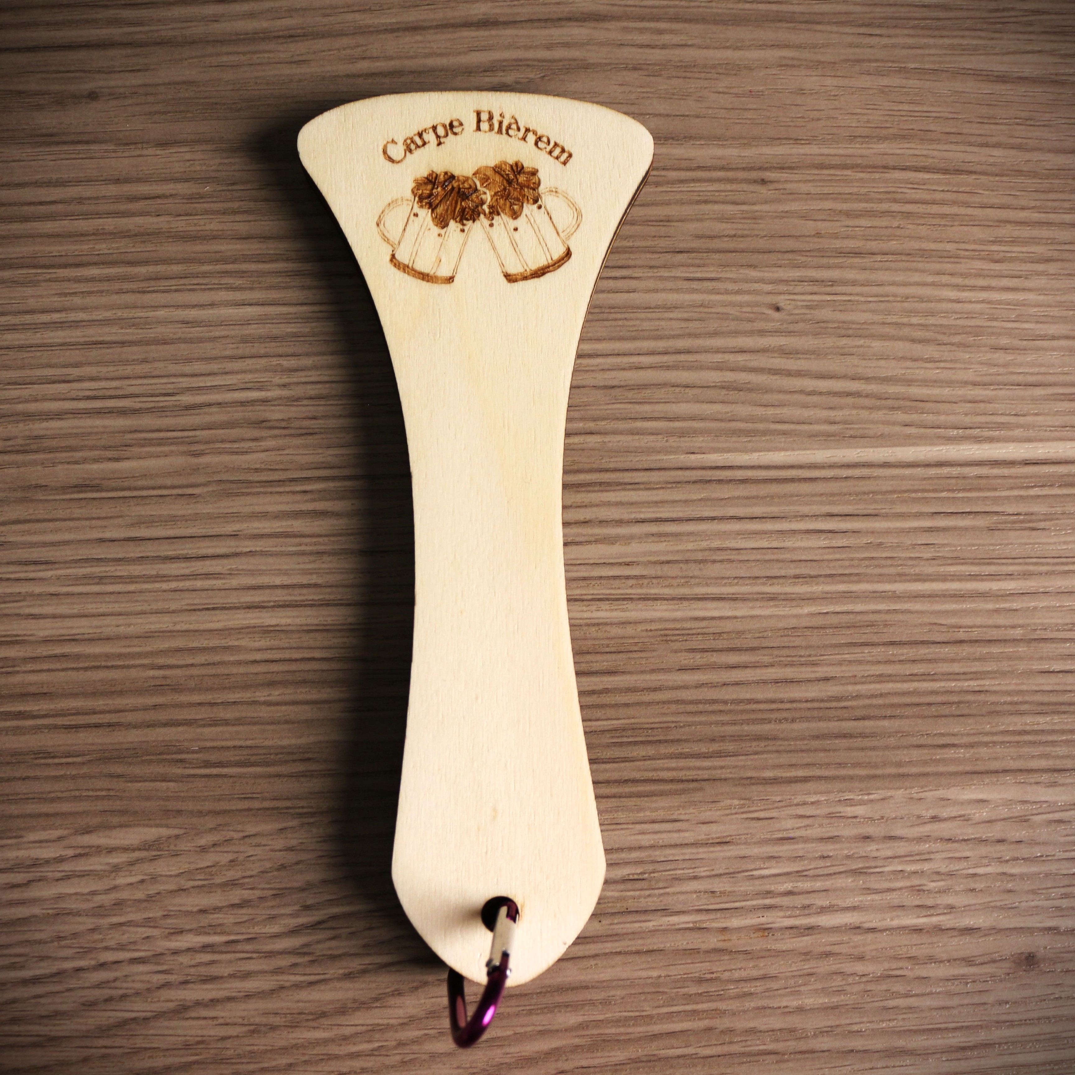 Décapsuleur en bois "Carpe Bièrem"