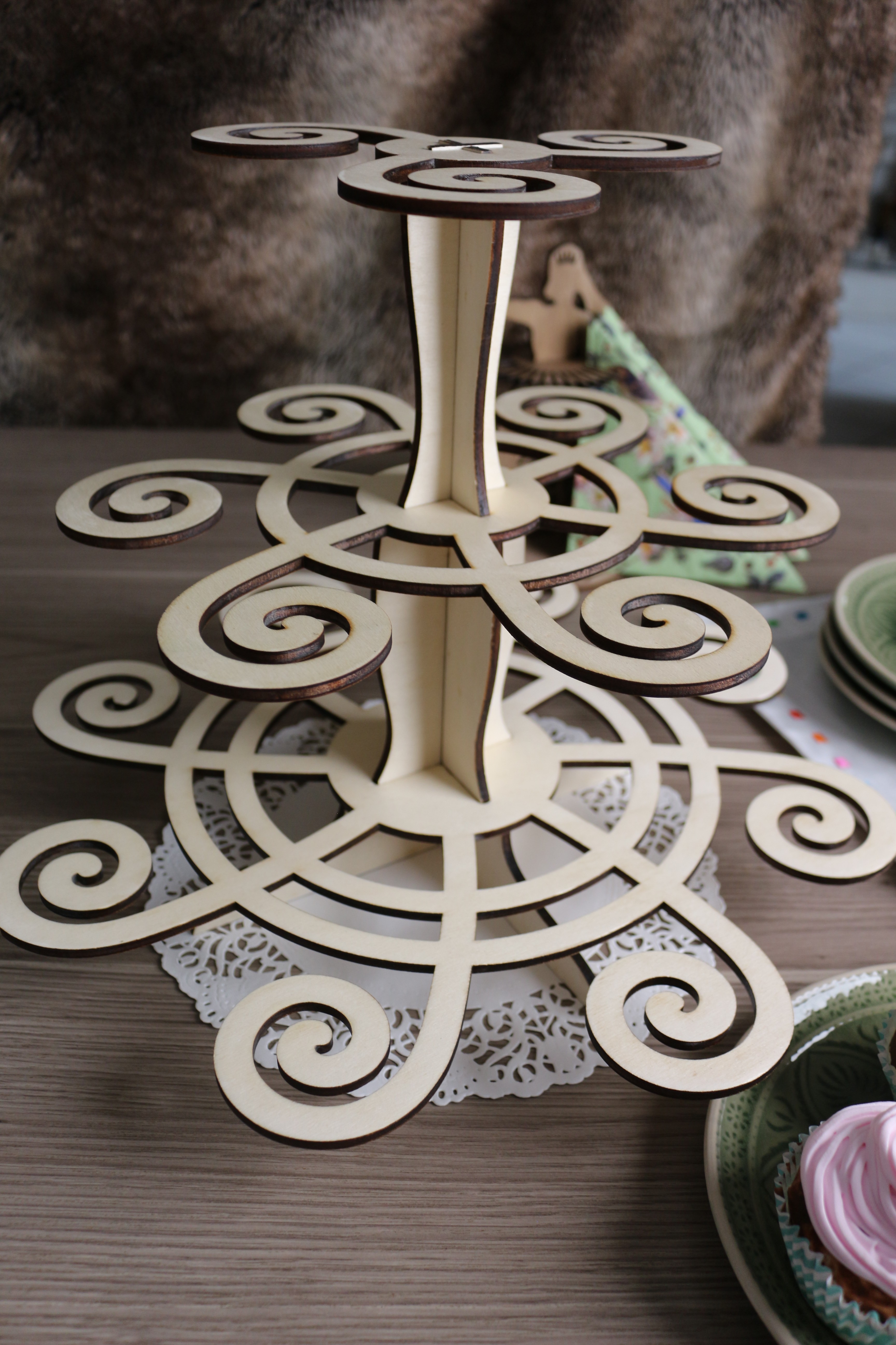 Présentoir à gâteaux en bois