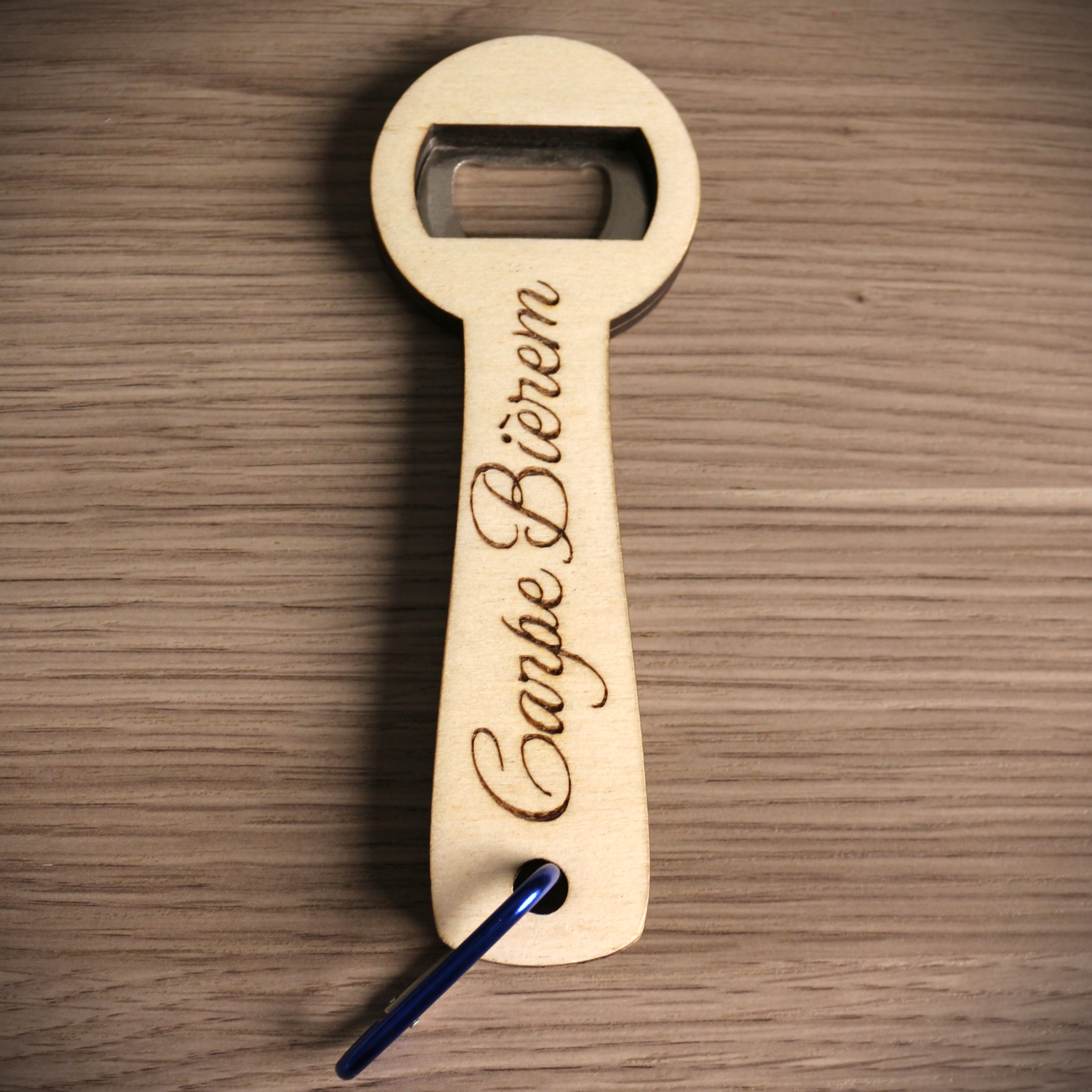 Décapsuleur en bois "Carpe Bièrem"