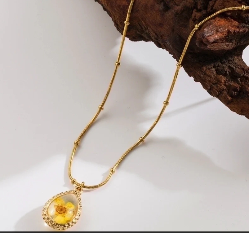 Gold Pendant Necklace