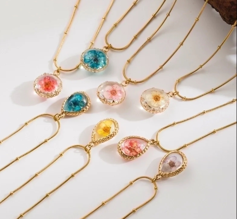 Gold Pendant Necklace