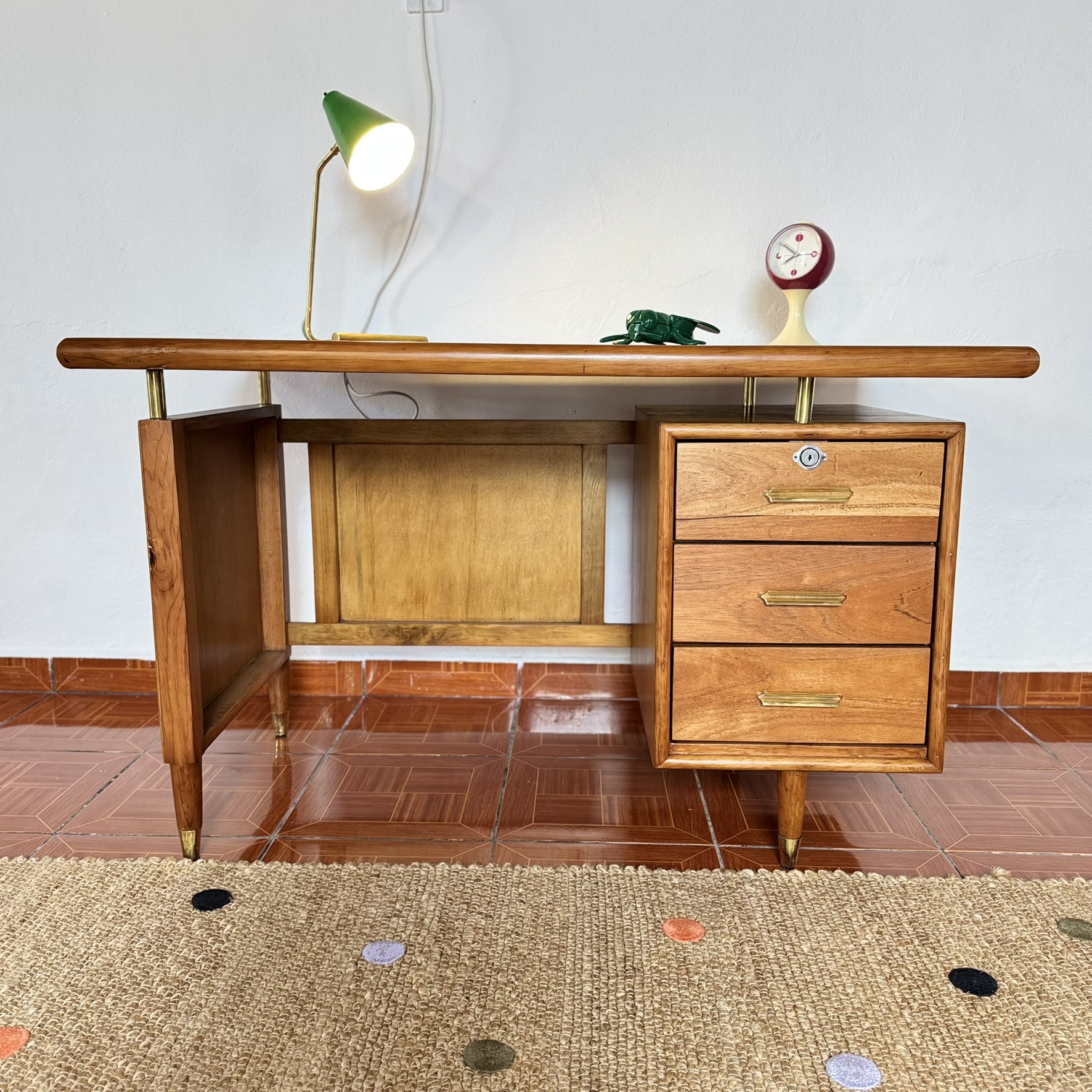 Escritorio mid century.