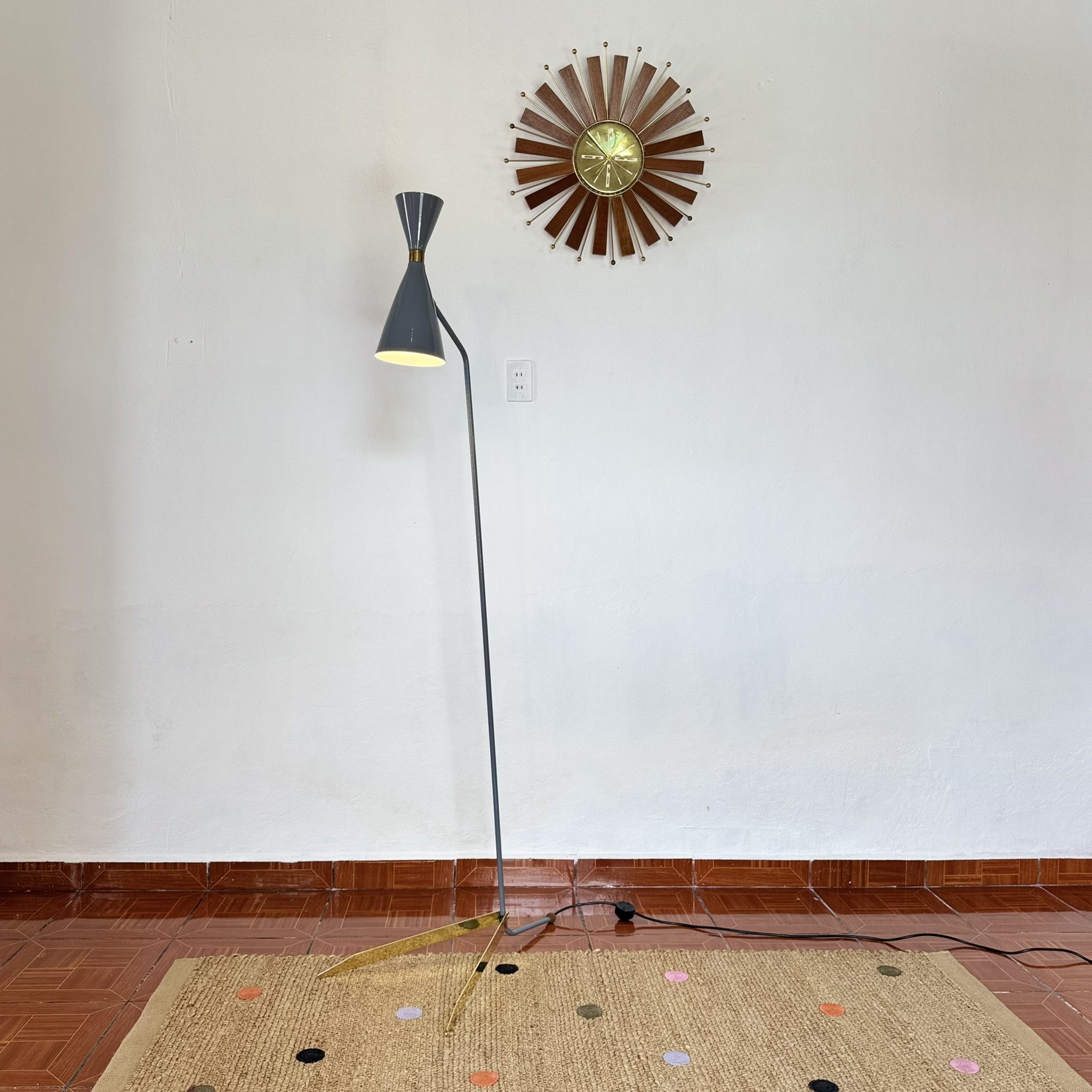 Lámpara de piso “V”