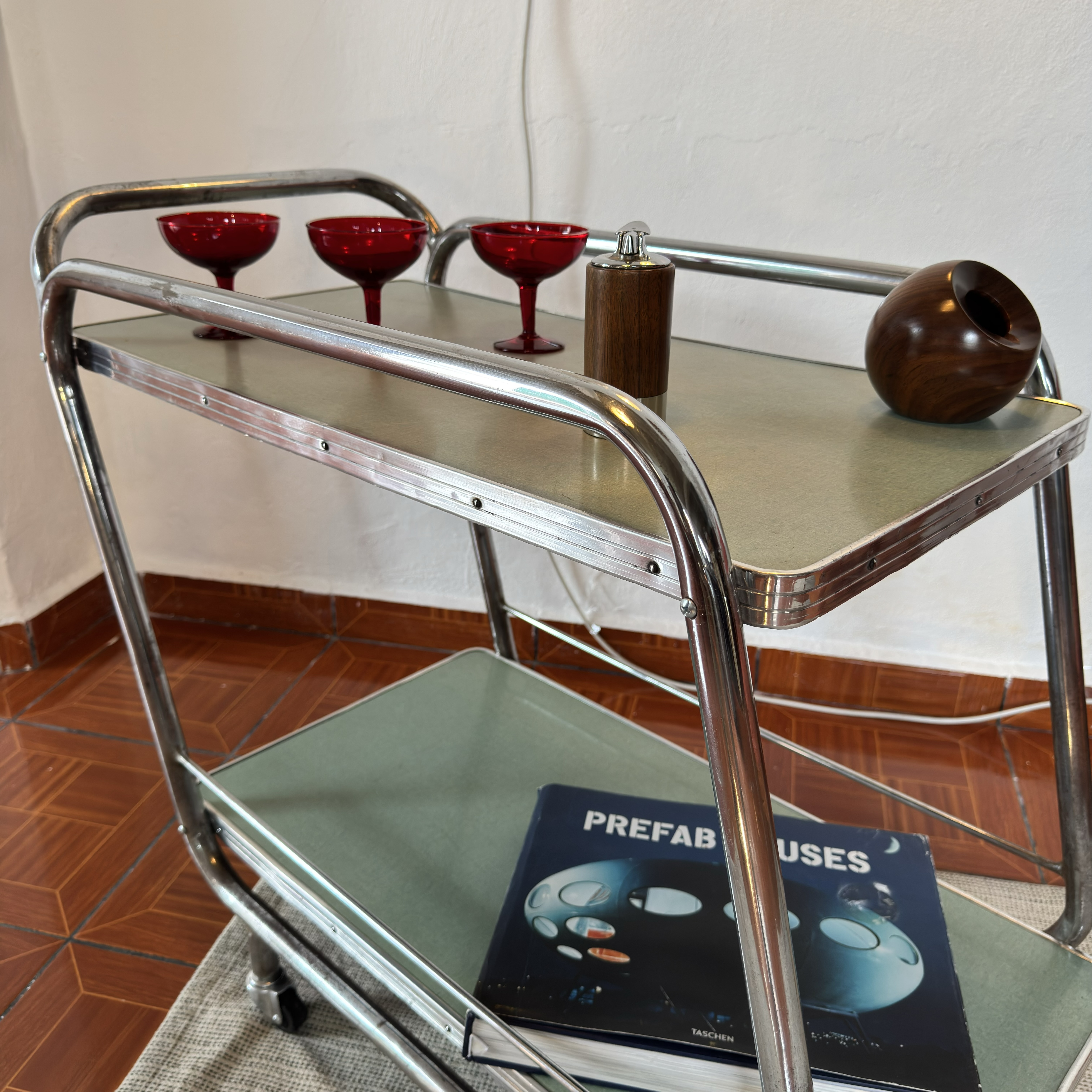 Carro de servicio de acero cromado