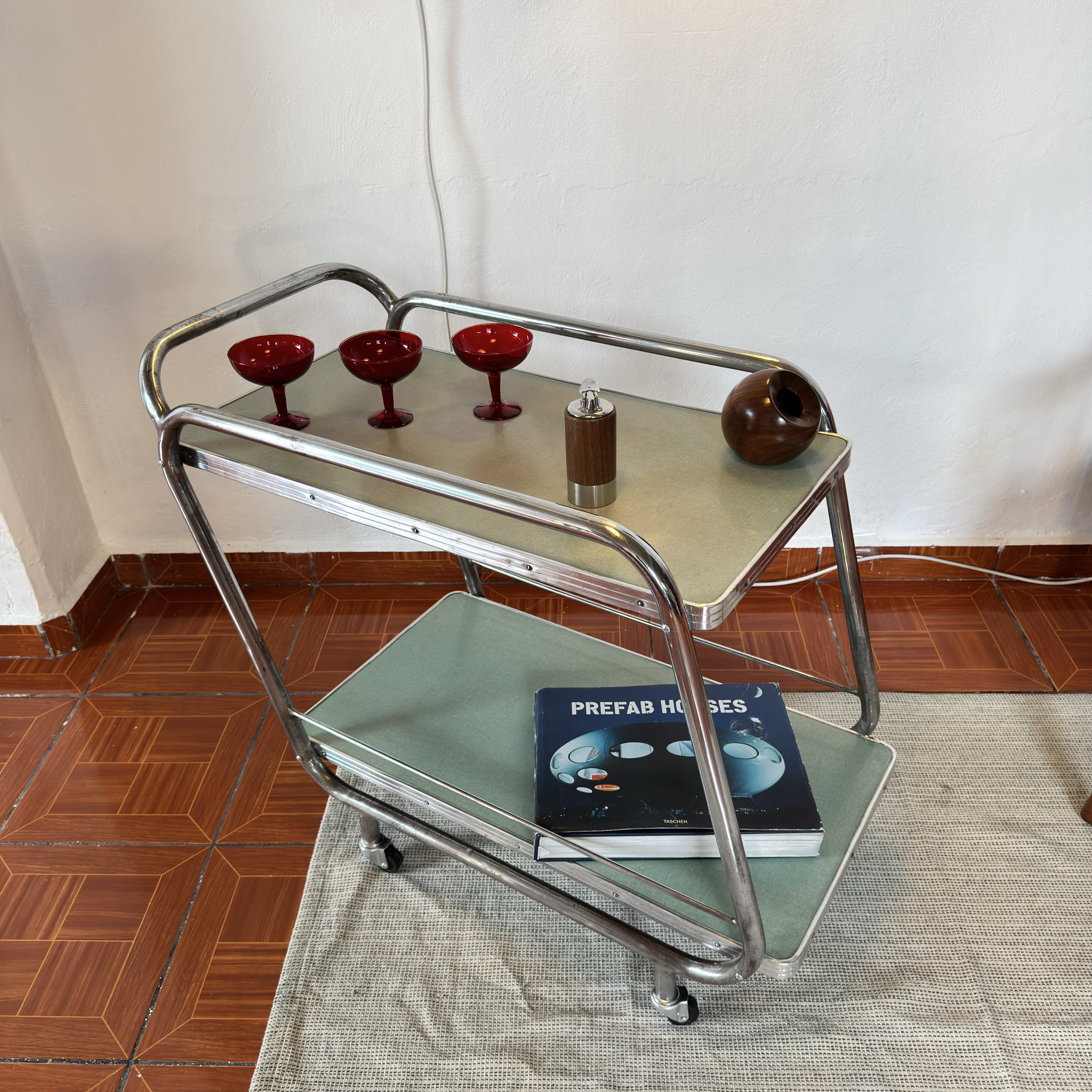 Carro de servicio de acero cromado