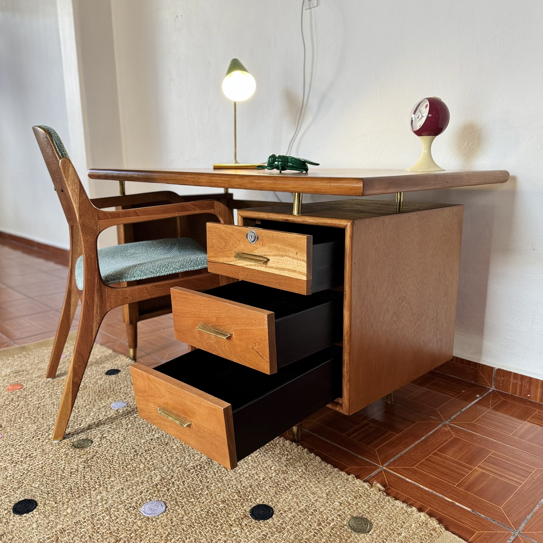 Escritorio mid century.