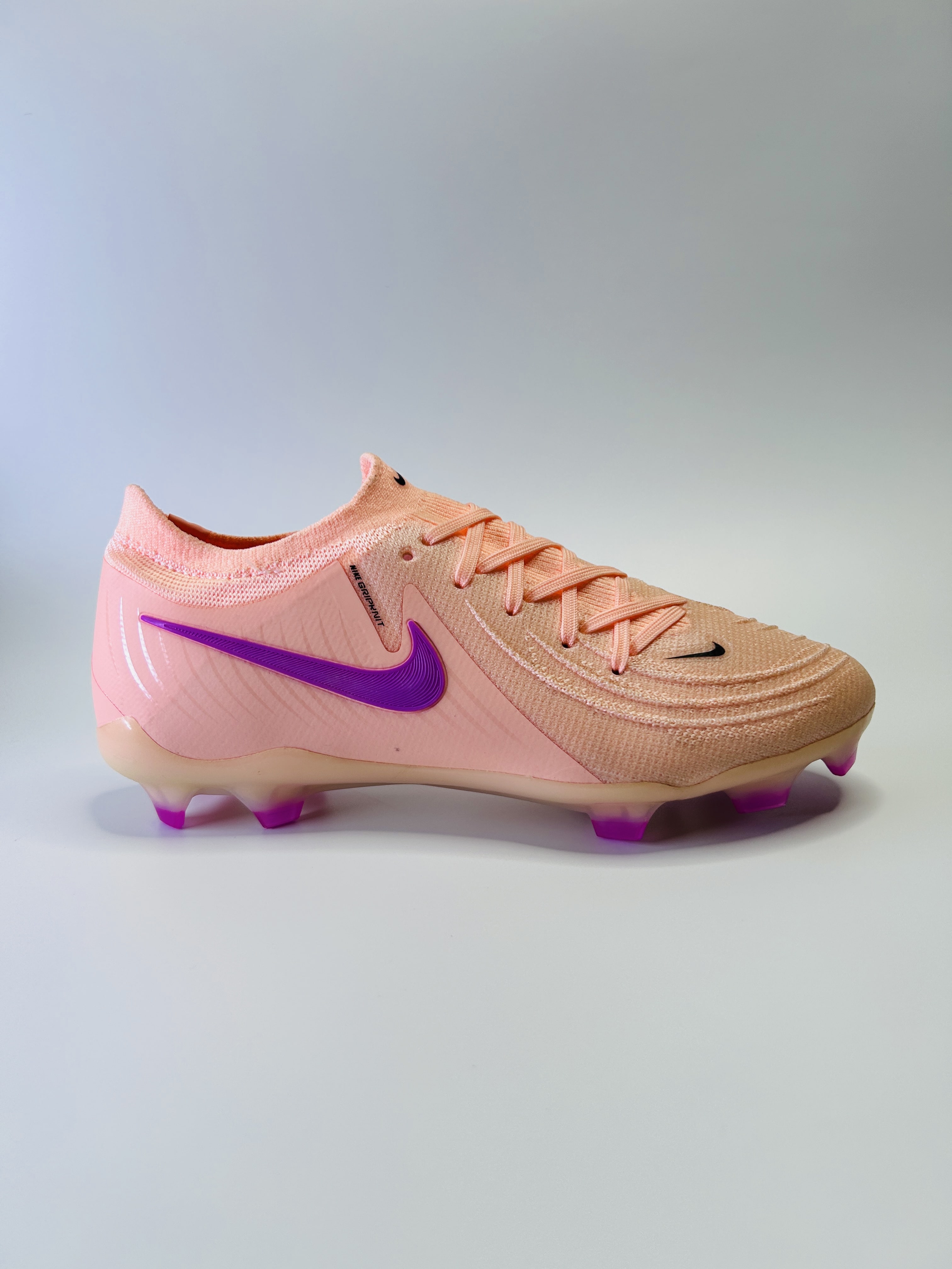 Phantom Luna Skin Colourway