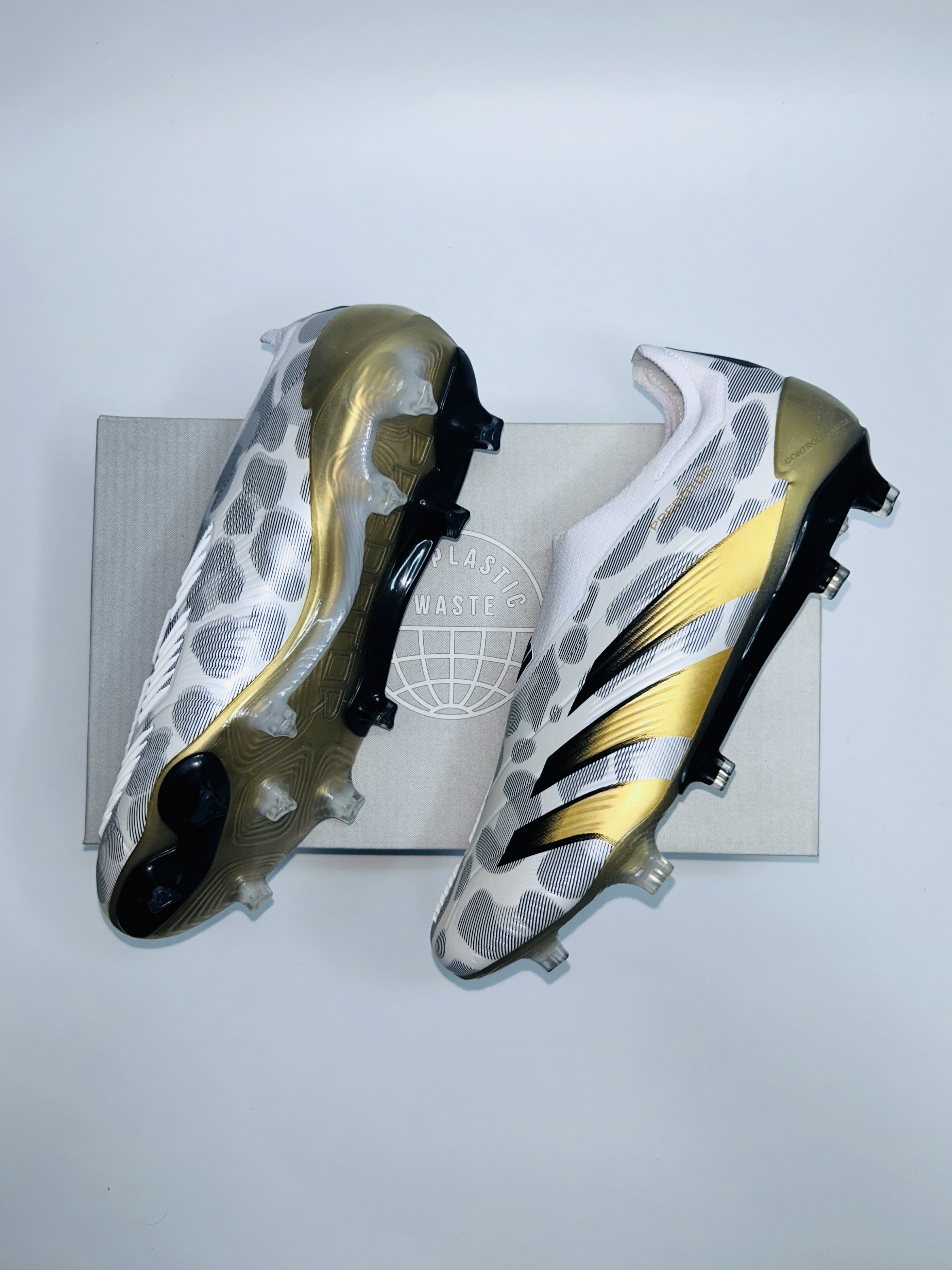 Predator 30 white gold laceless