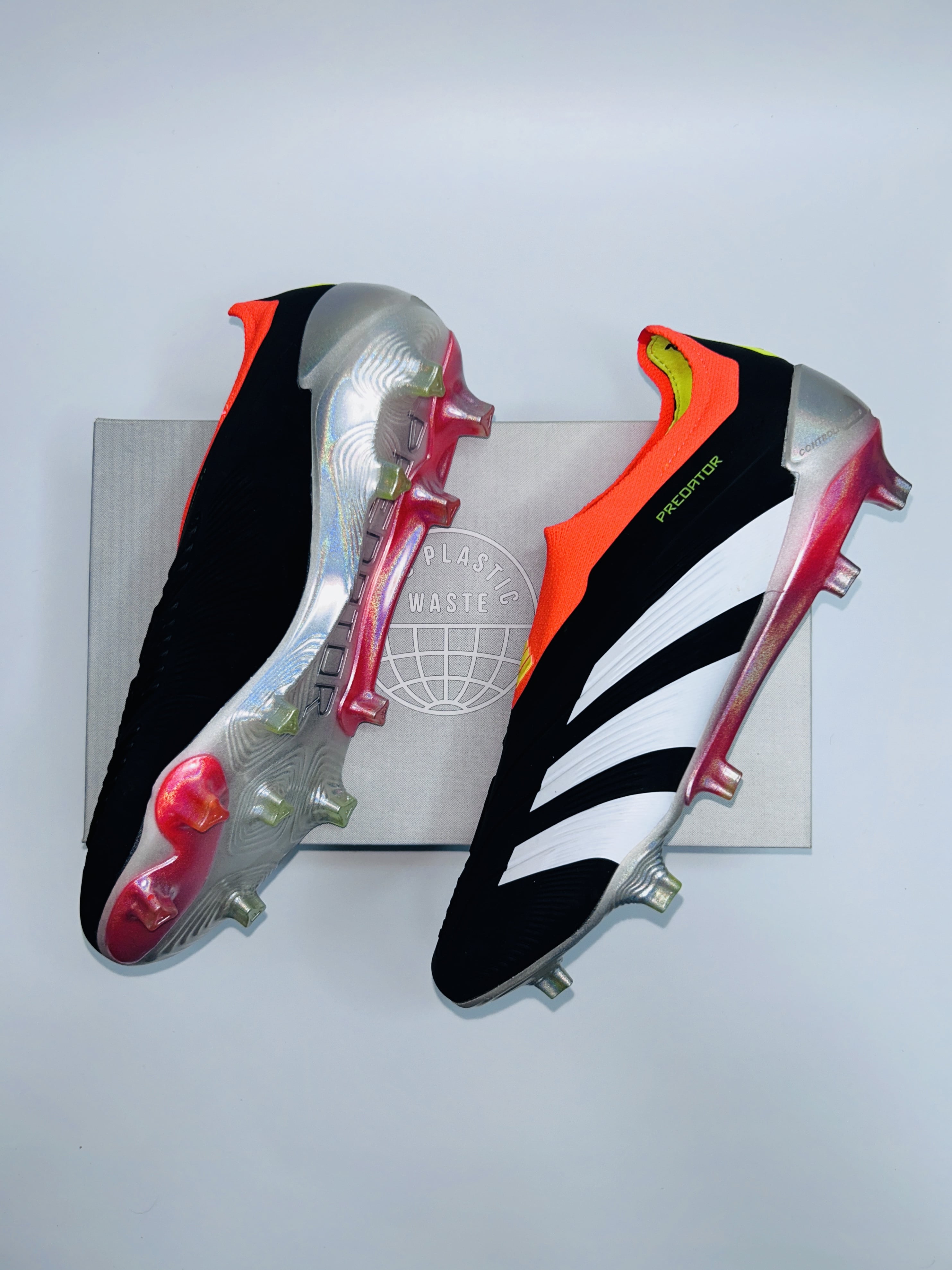 Predator 30 Orange colourway laceless