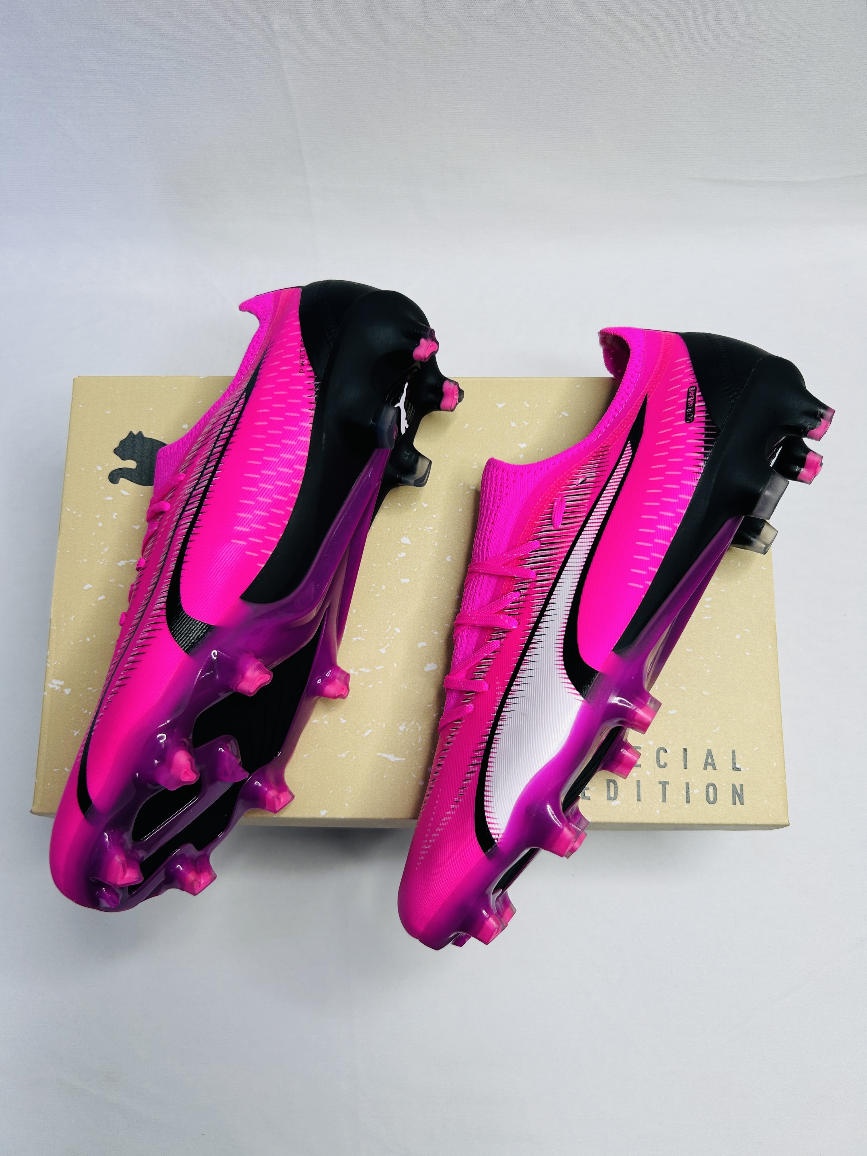 Ultra ultimate vibrant pink