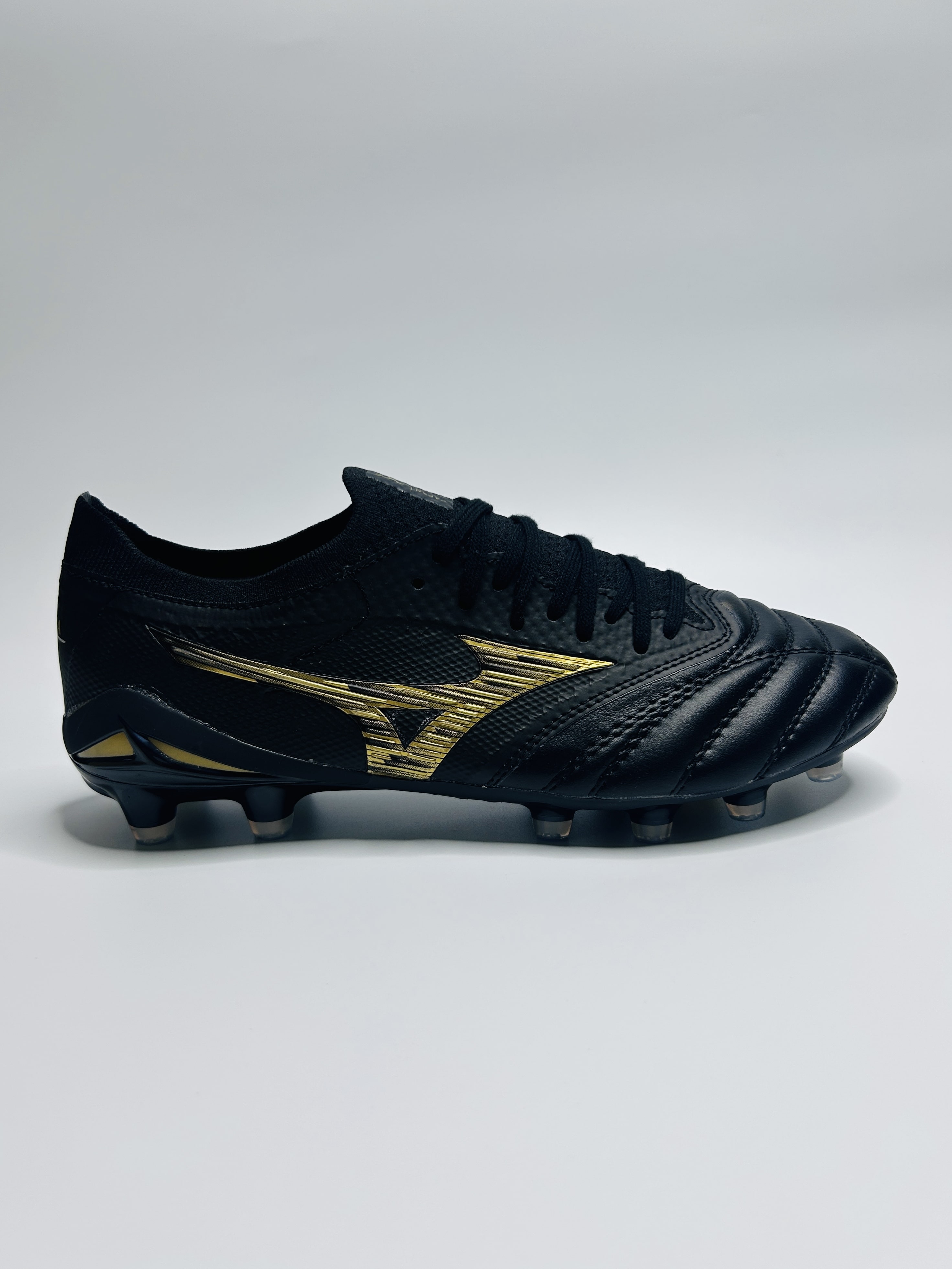 Mizuno Black Gold colourway