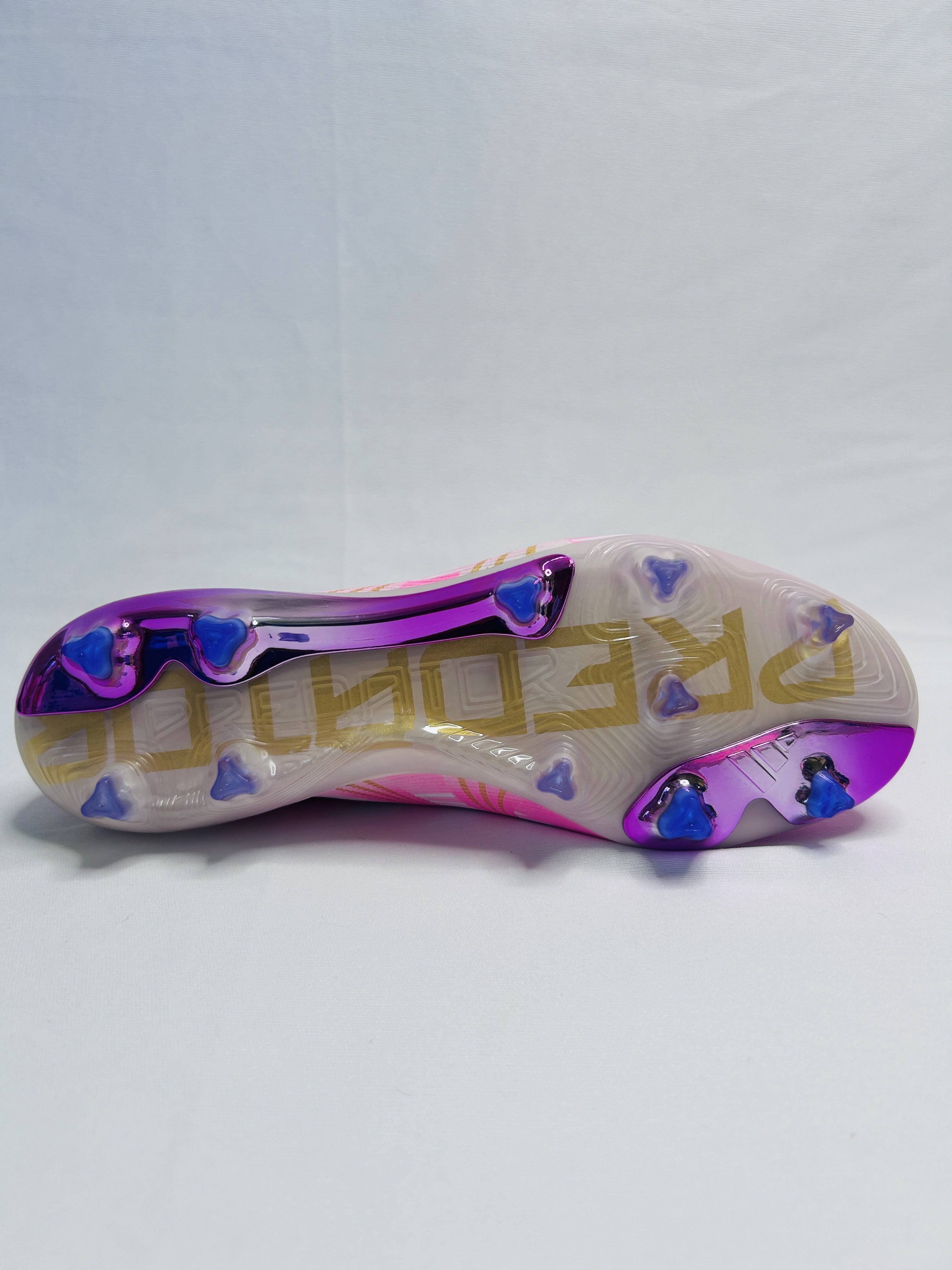 Predator 30 White & Pink Colourway Laceless