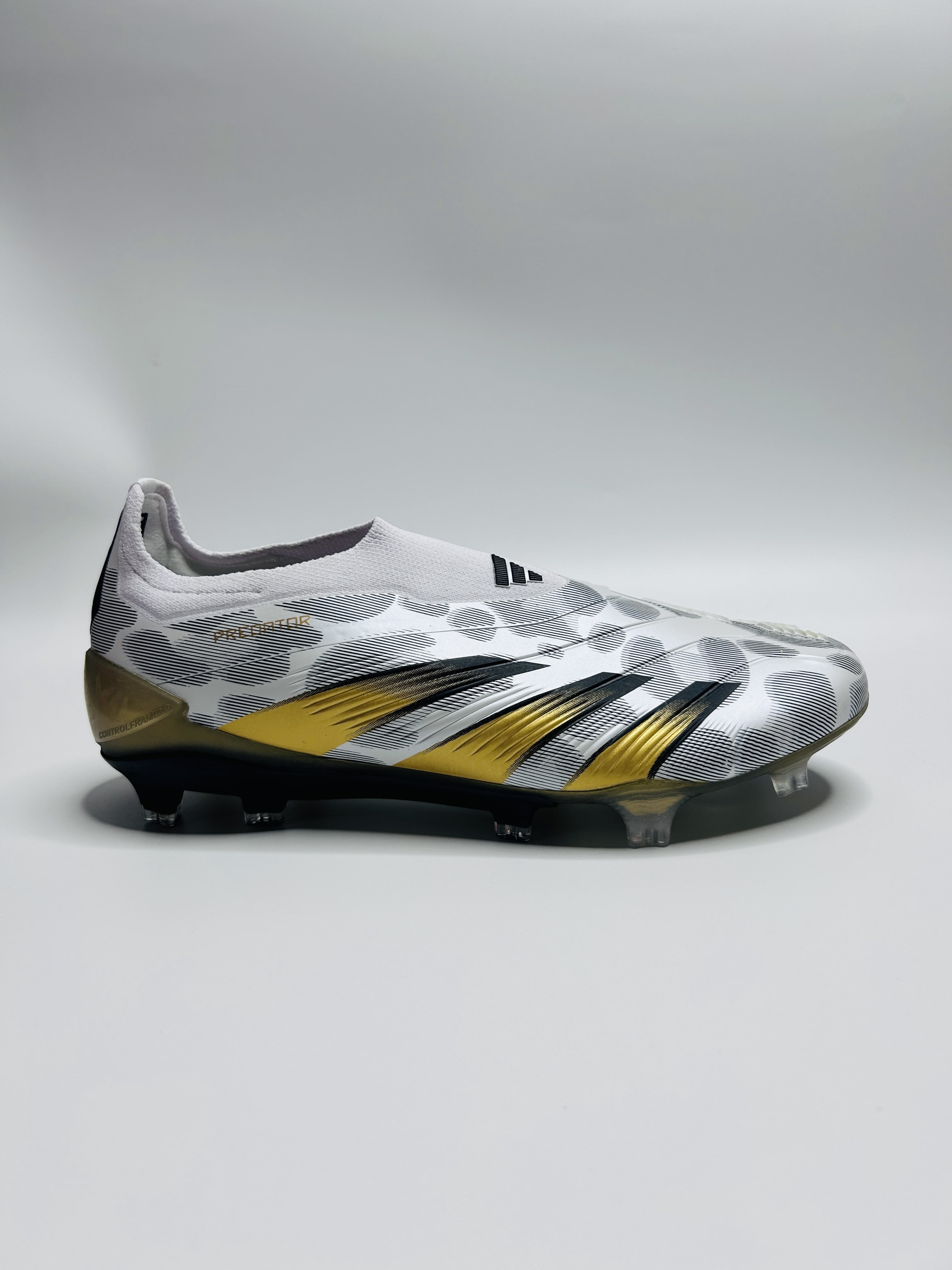 Predator 30 white gold laceless