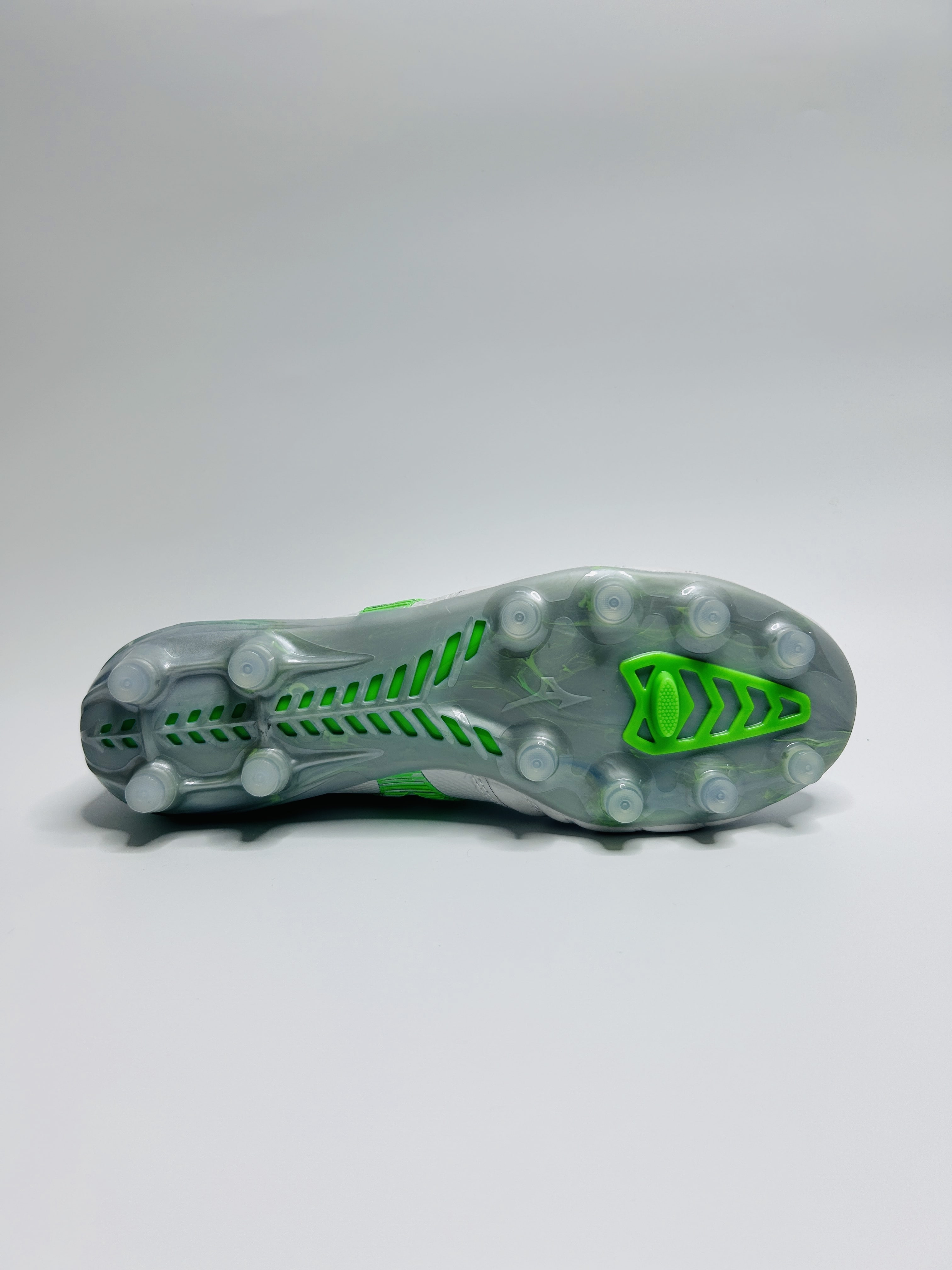 Mizuno White  Green colourway