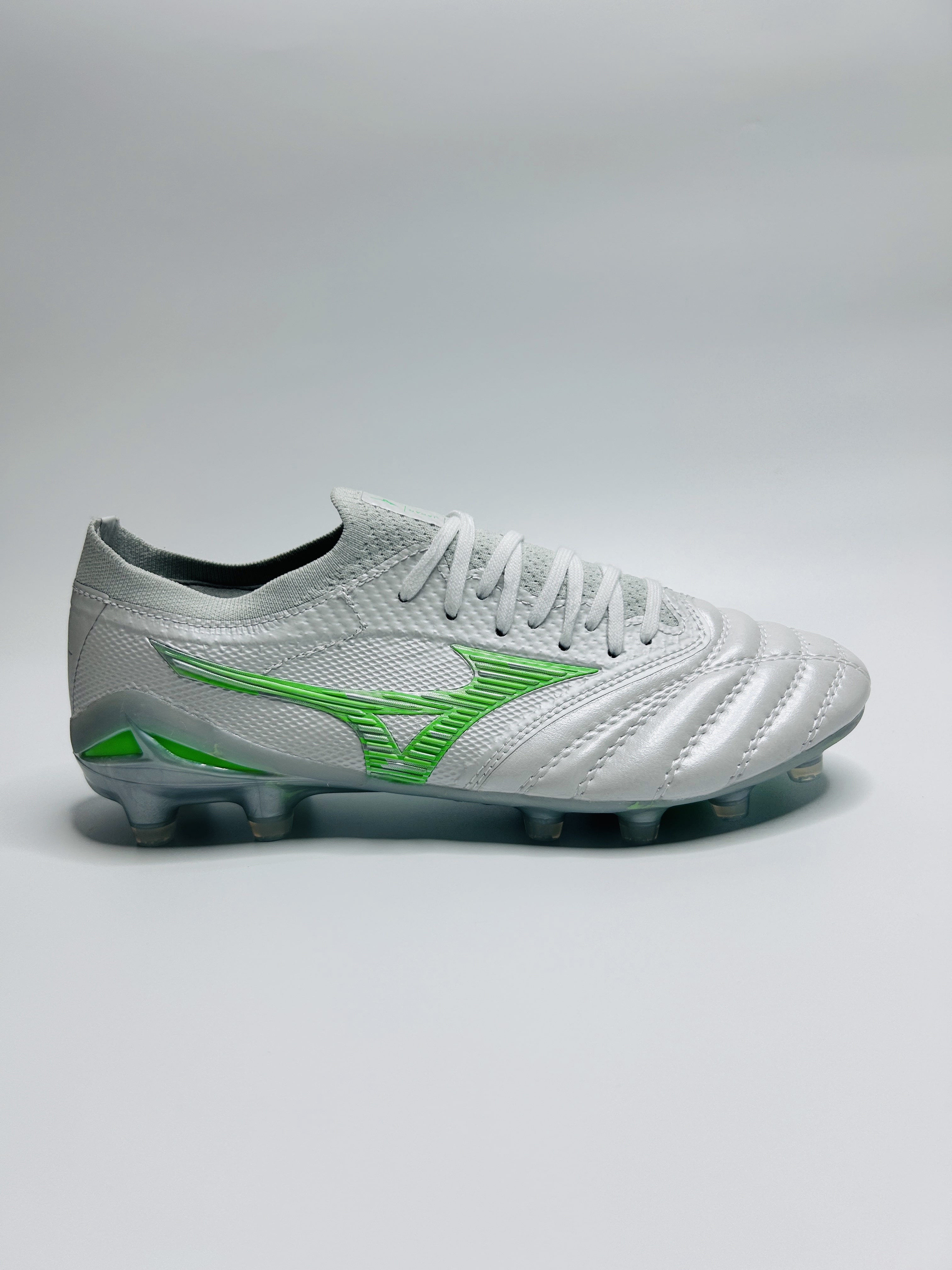 Mizuno White Green colourway