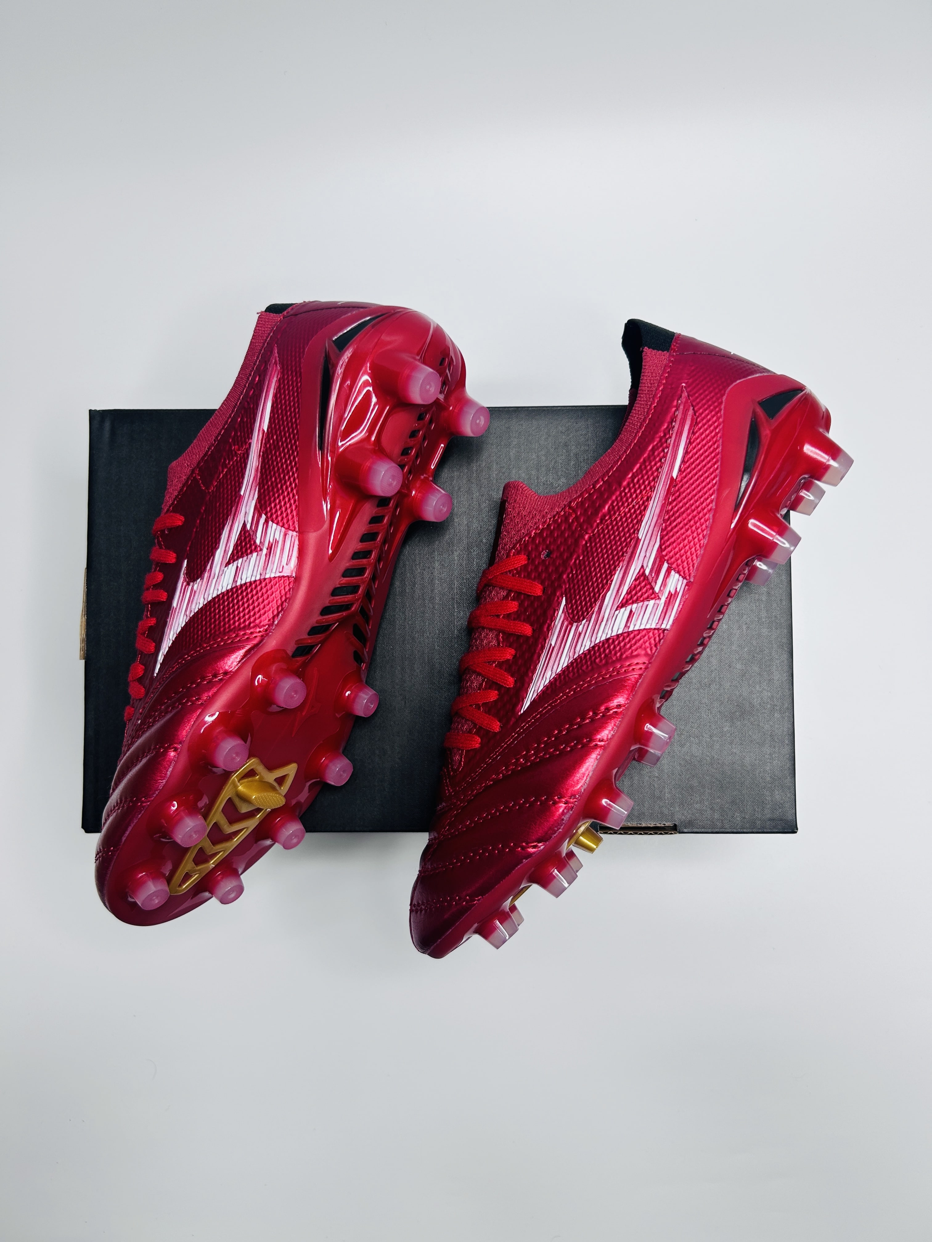 Mizuno Red White colourway