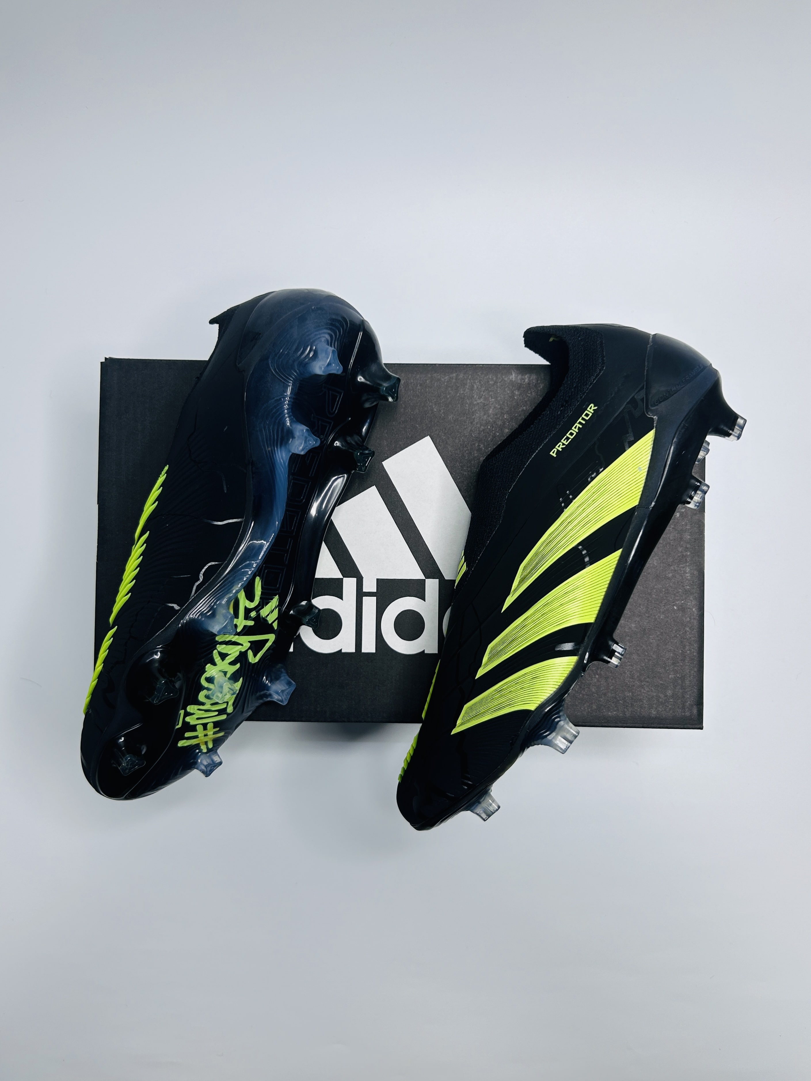 Predator 30 Merky Laceless