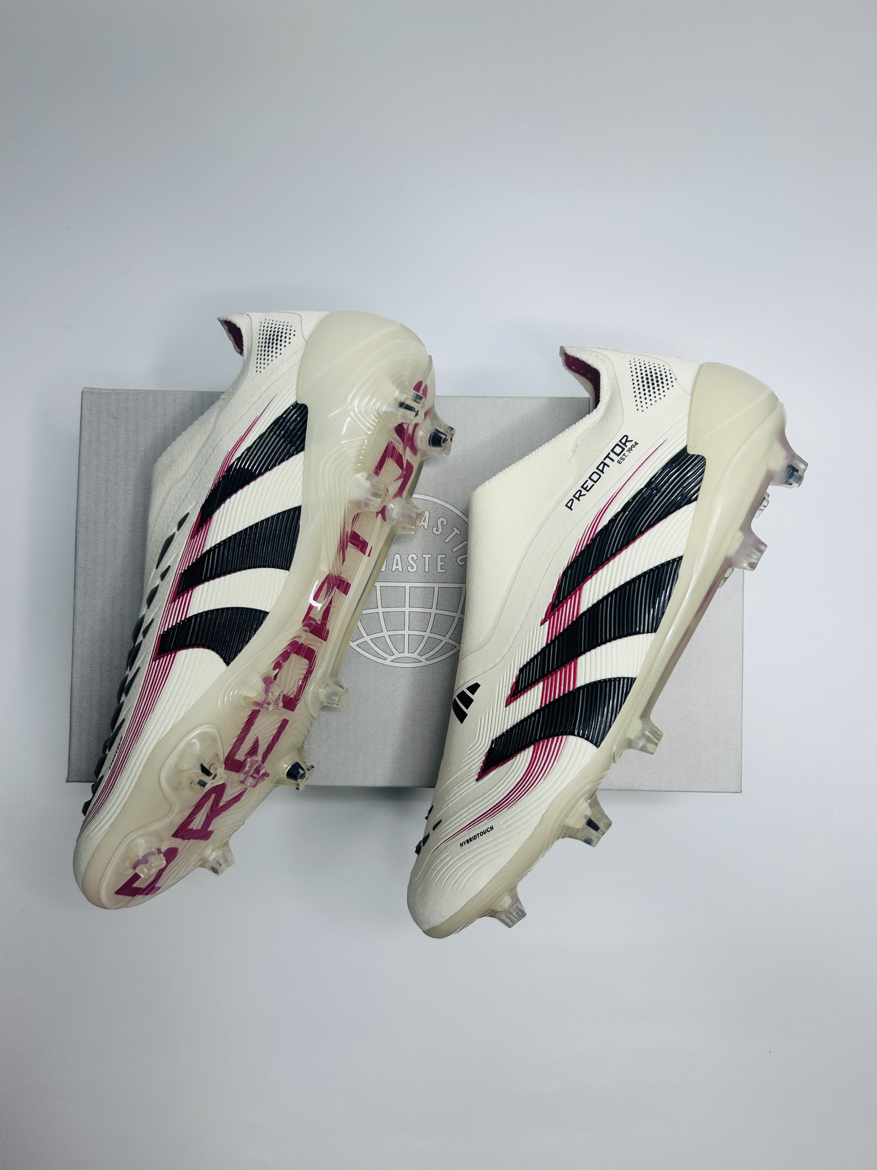 Predator Champagne 2025 edition Laceless