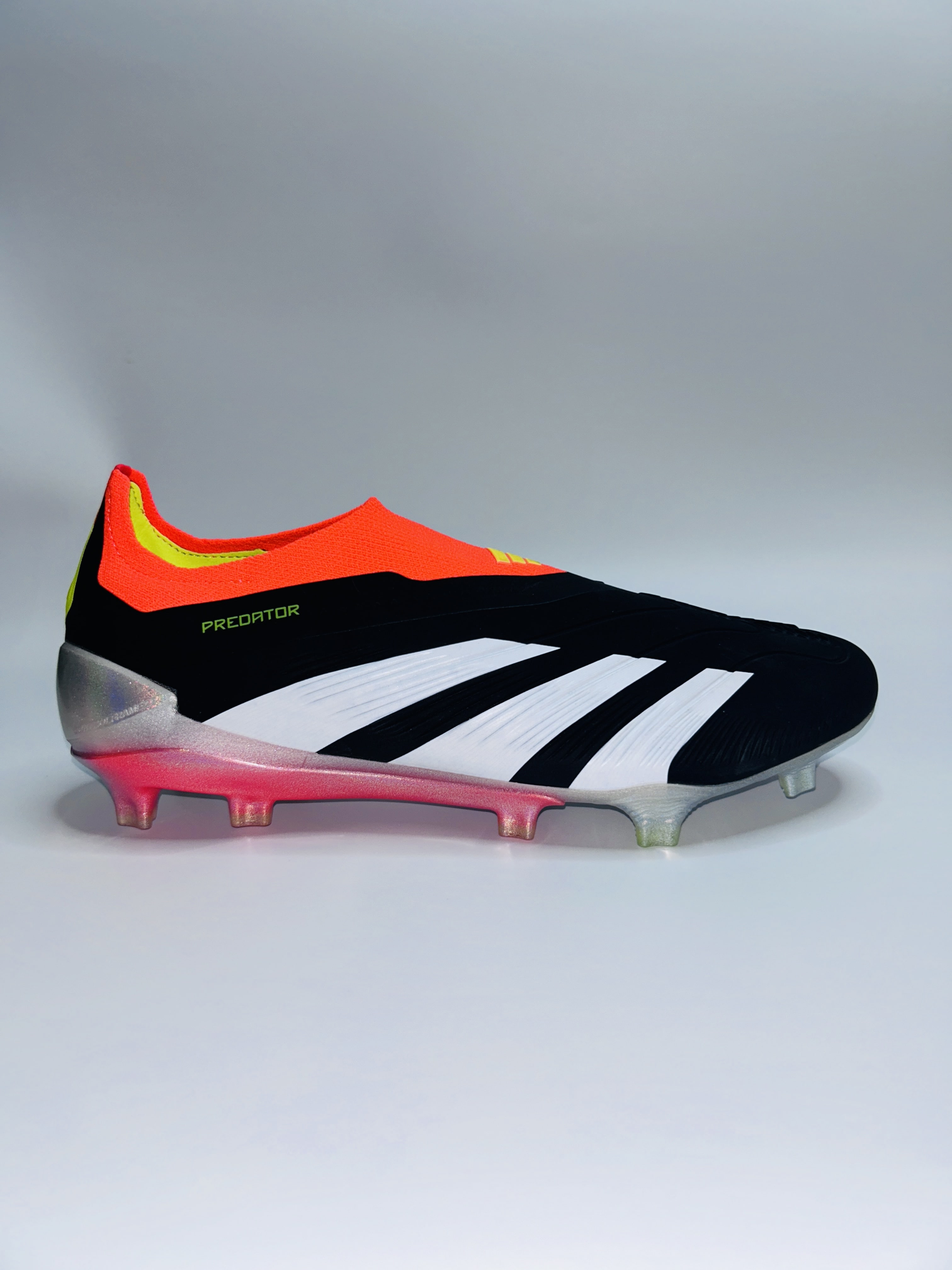 Predator 30 Orange colourway laceless