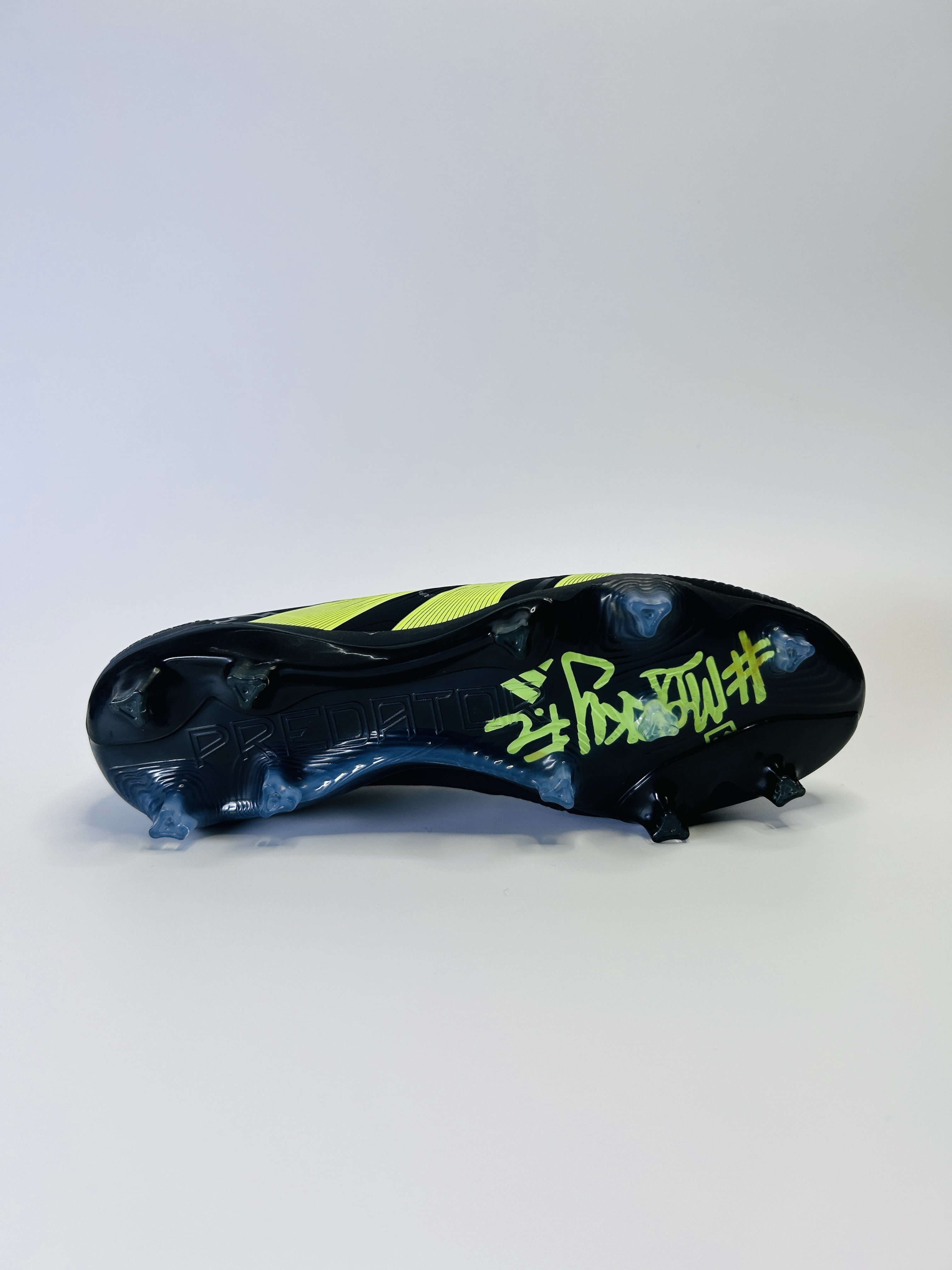 Predator 30 Merky Laceless