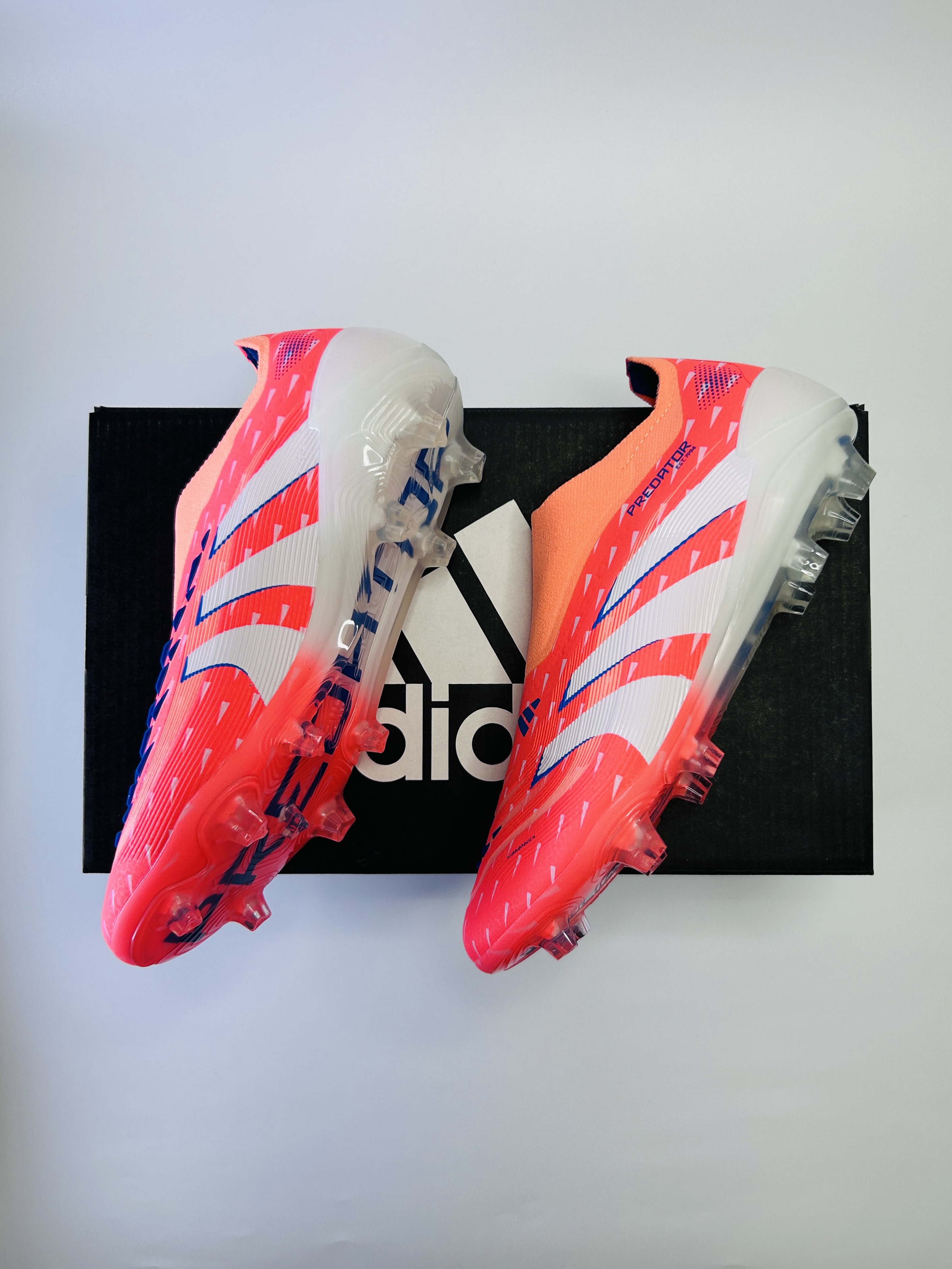 Predator 30 Coral Blaze Laceless