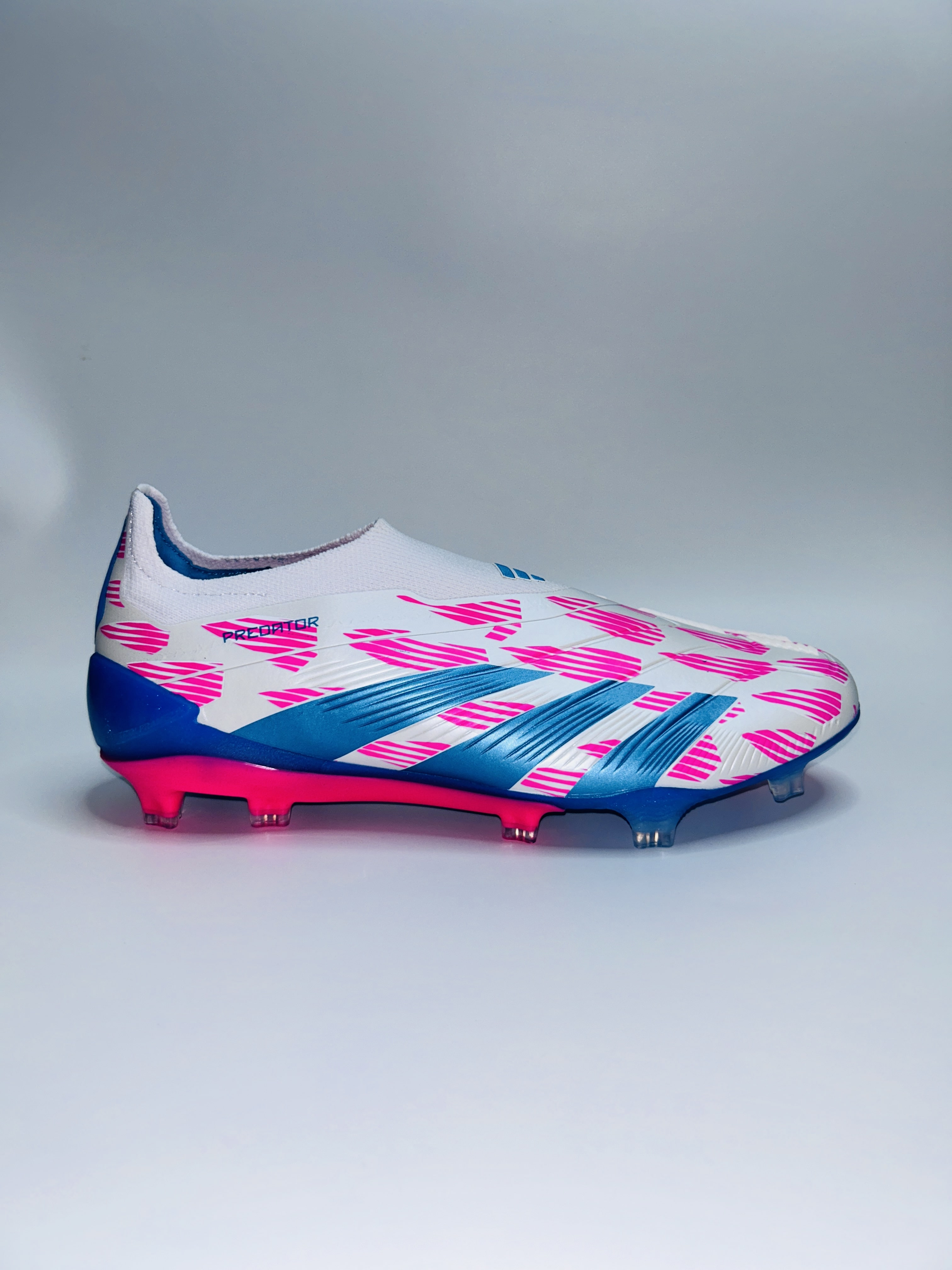 Predator 30 Bluepink Colourway Laceless