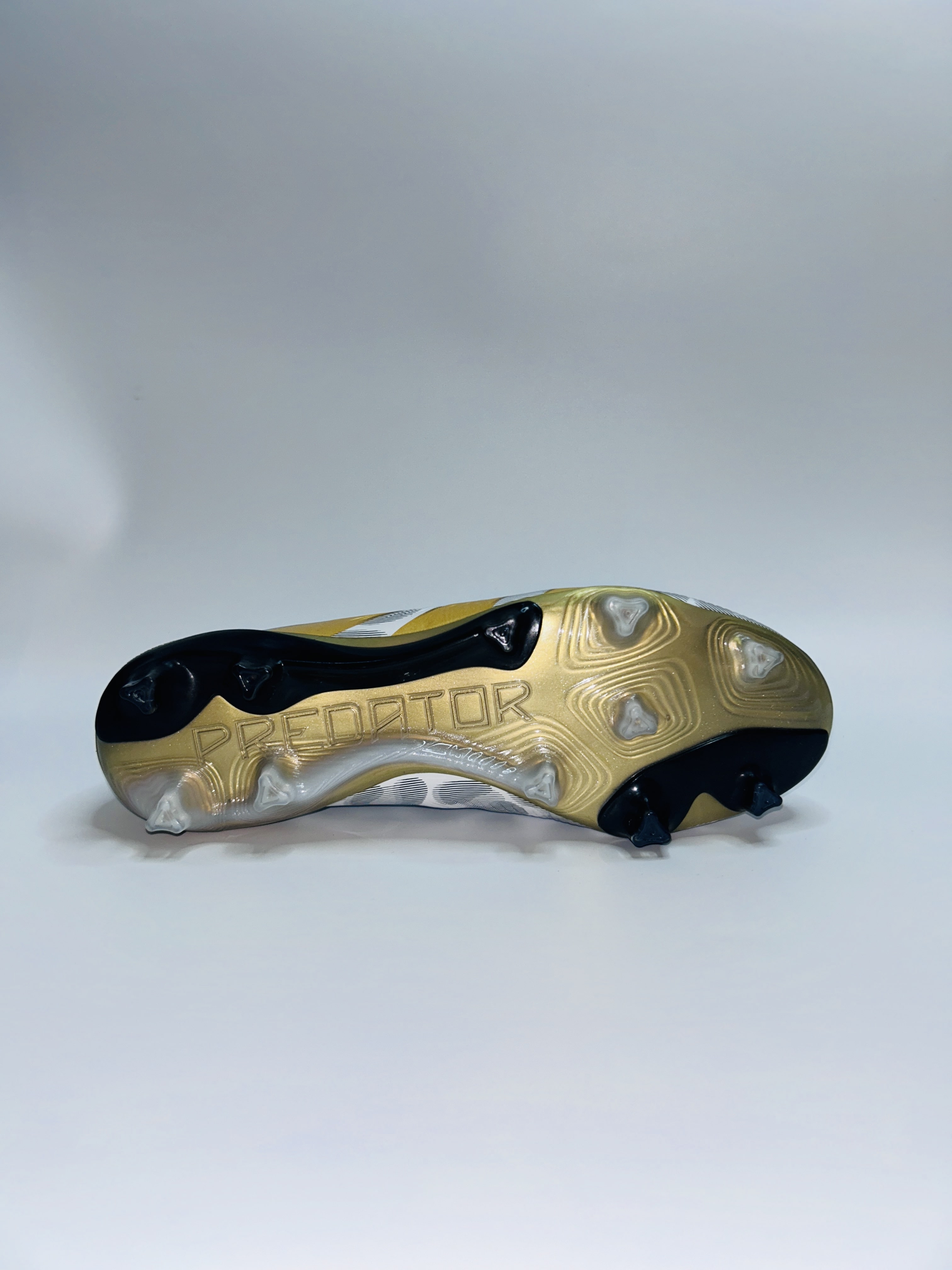 Predator 30 white gold laceless