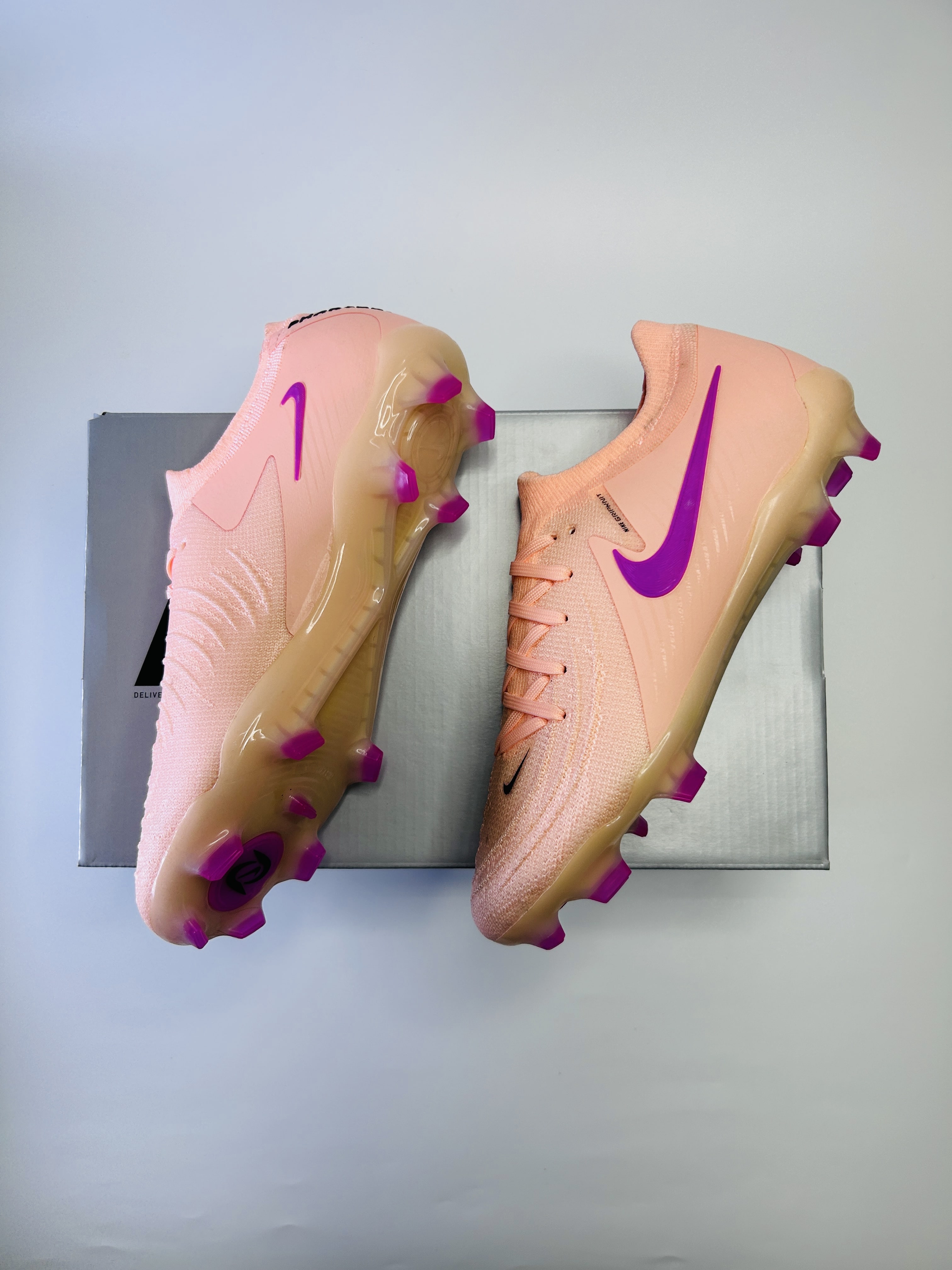 Phantom Luna Skin Colourway