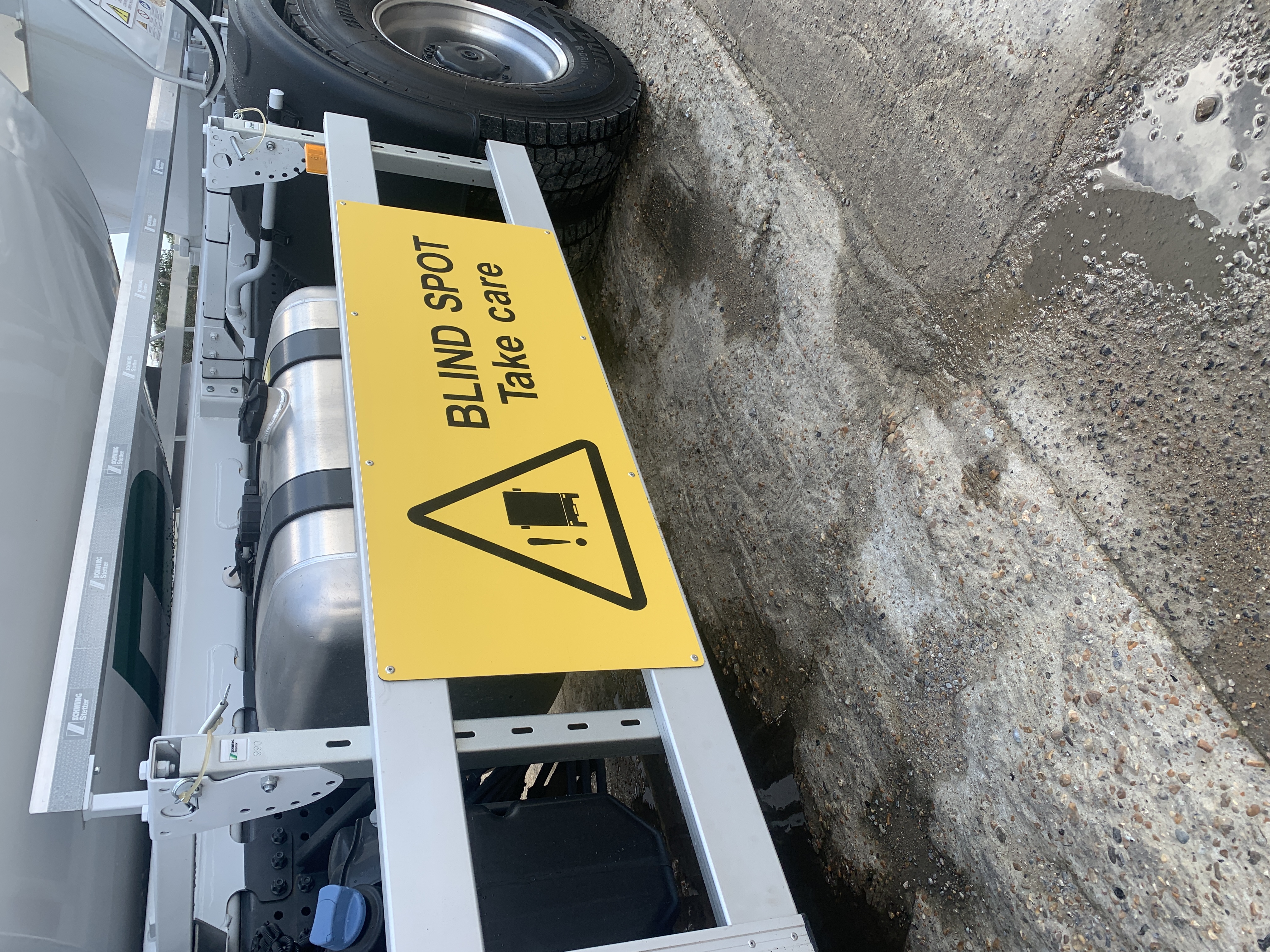 HGV  Side guard warning sign