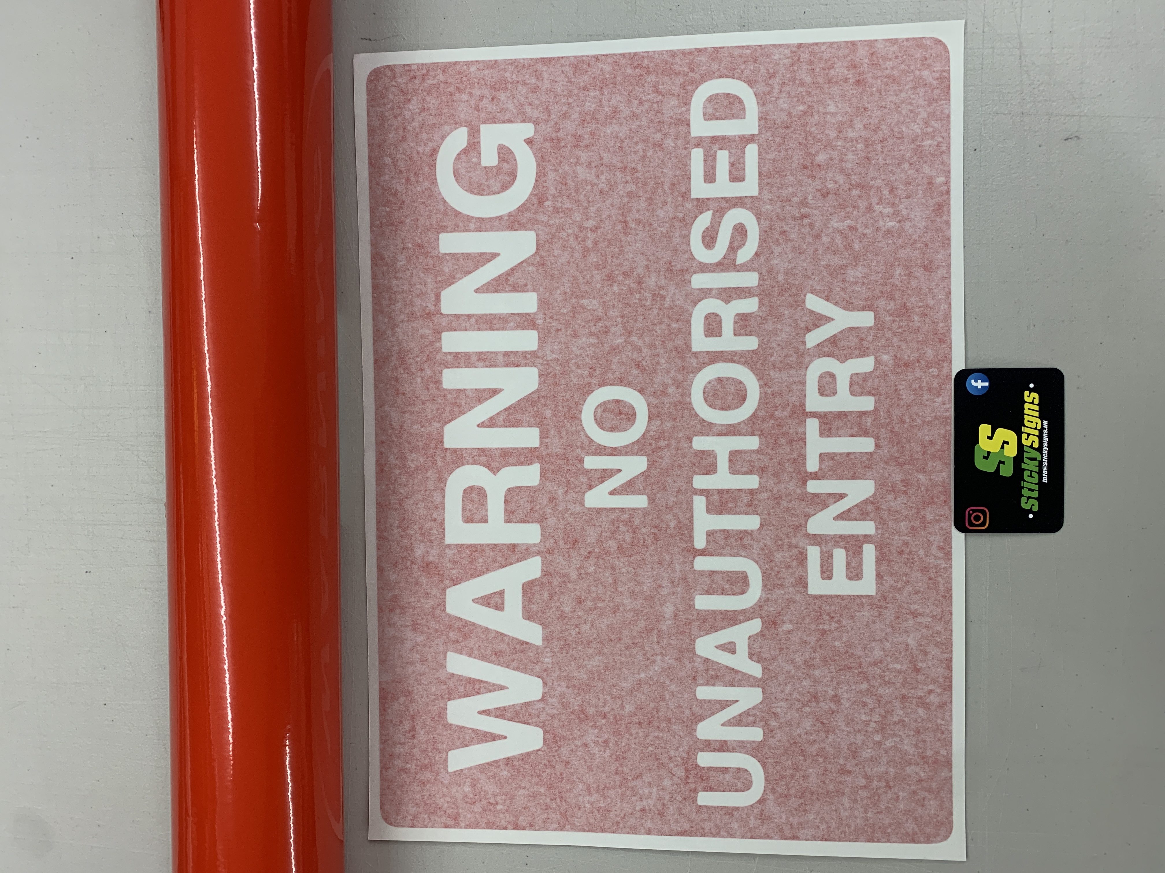 1x Warning sign 