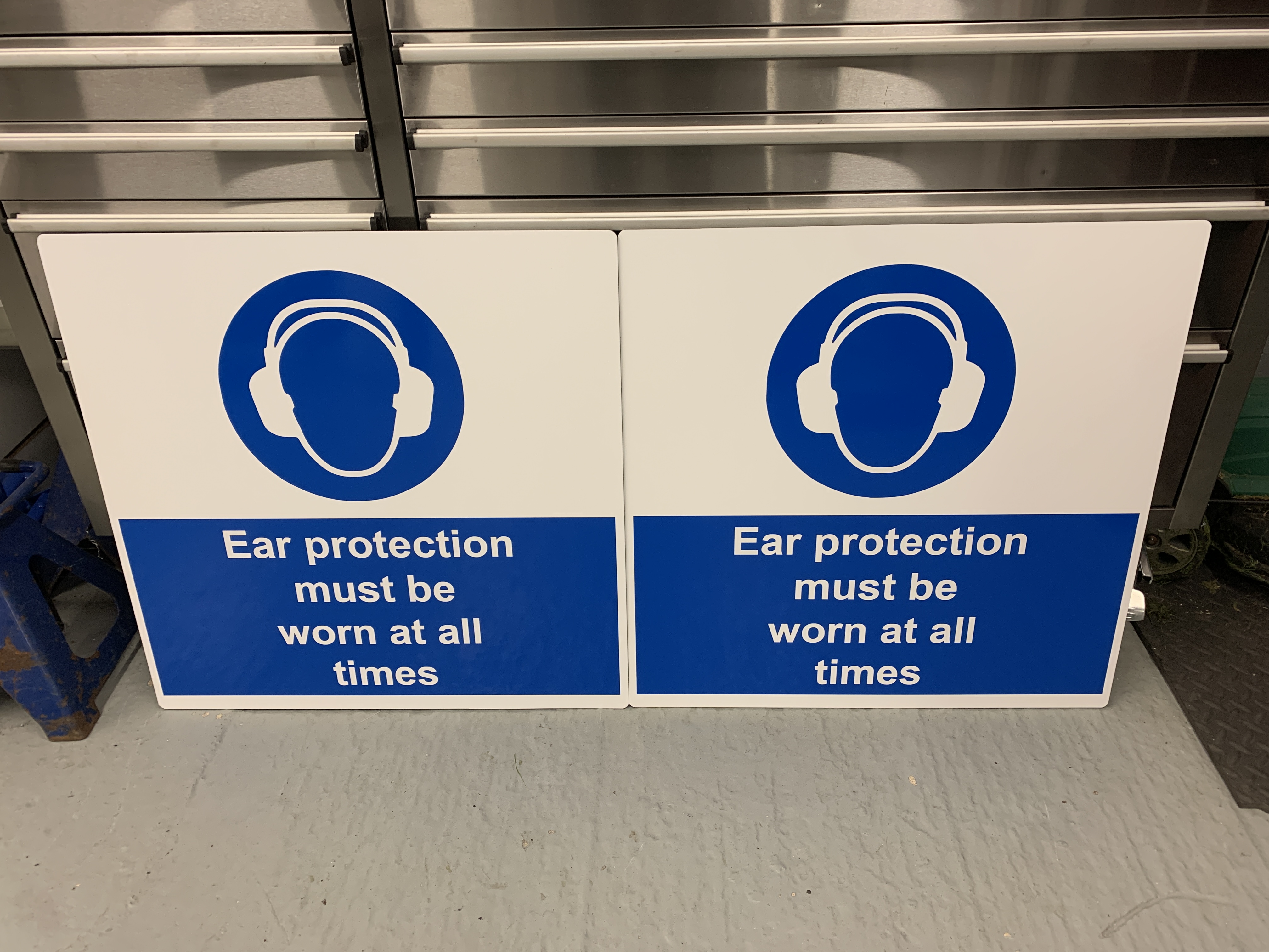 1x Ear Protection sign
