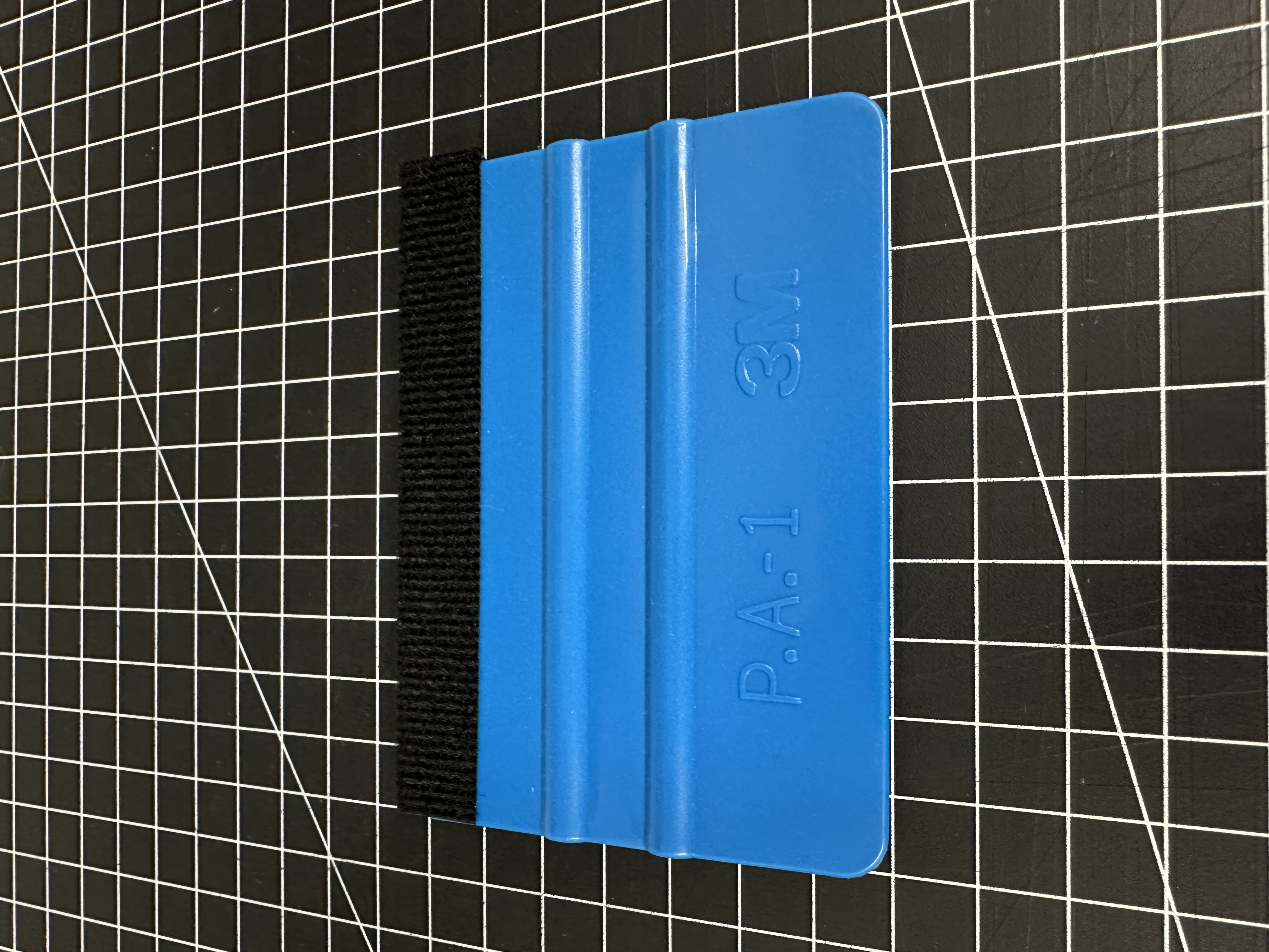 1x Plastic squeegee with a premium felt edge 100mm x 75mm