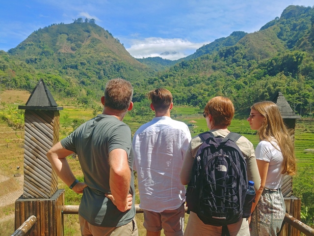 Selogriyo Temple and Rice Terrace Soft Trekking Half Day Tour