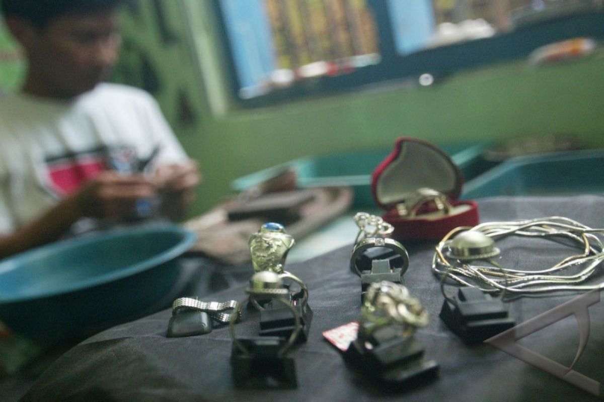 Yogyakarta: Authentic Silver Class at Yogyakarta Old Town