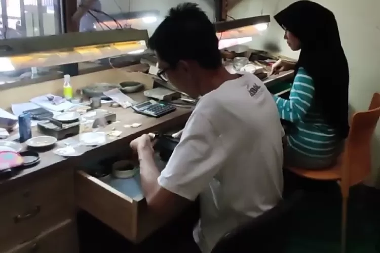 Yogyakarta: Authentic Silver Class at Yogyakarta Old Town