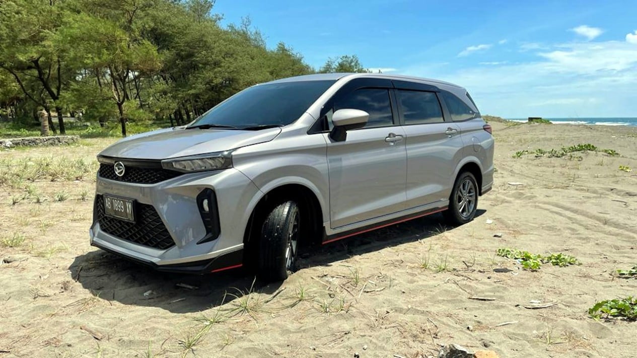 MPV 7 Seater for Rent With English Speaking Driver
