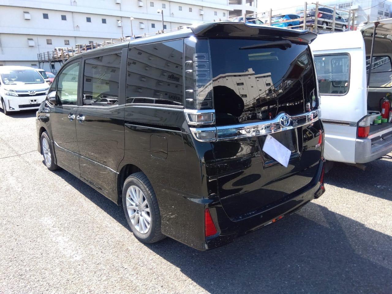 Toyota Voxy Hybrid