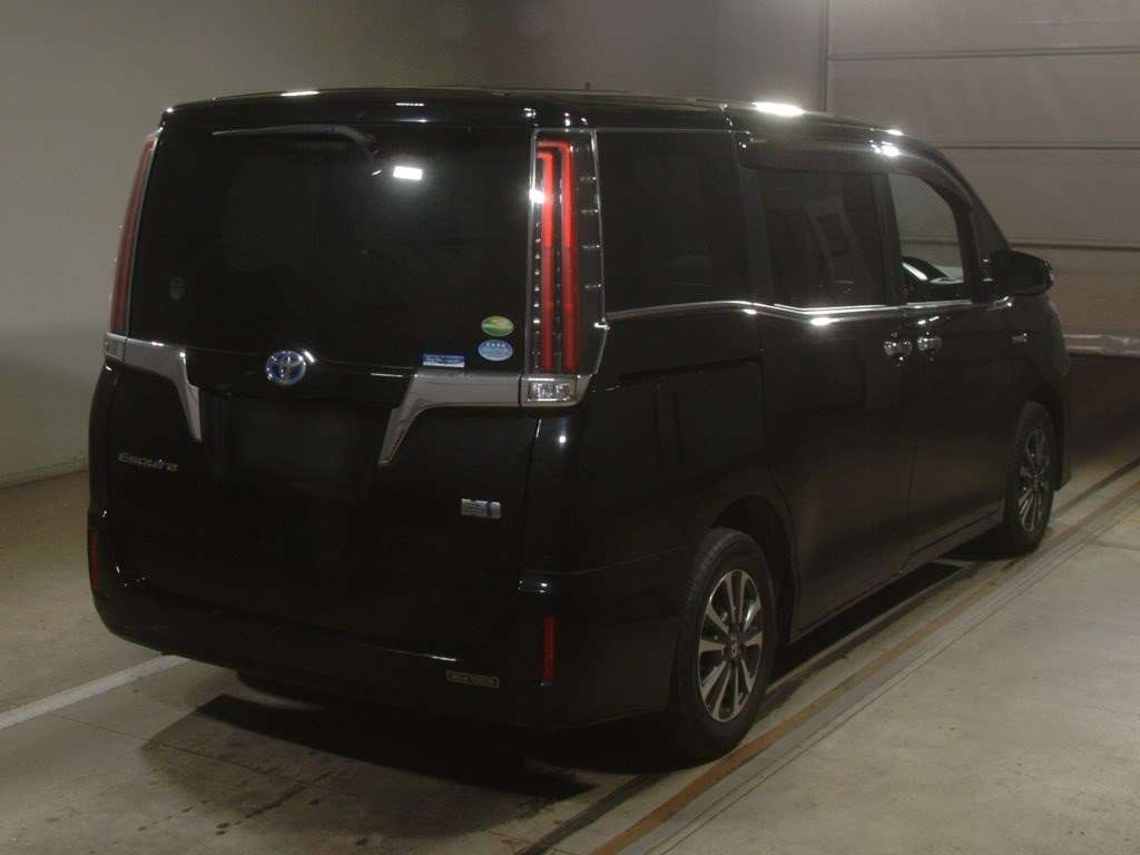 Toyota Esquire Hybrid