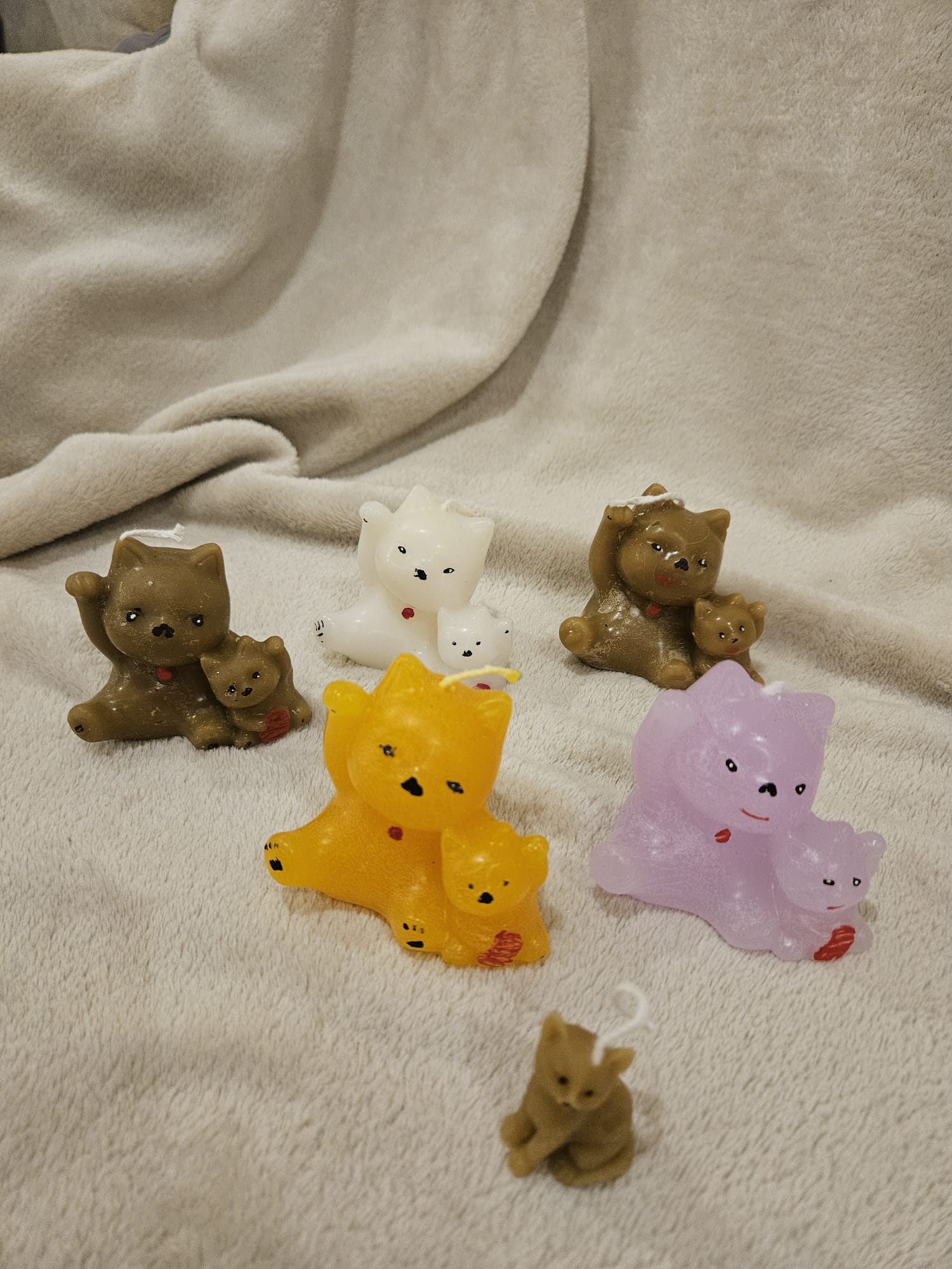 Bunte Katzen-Kerzenskulpturen