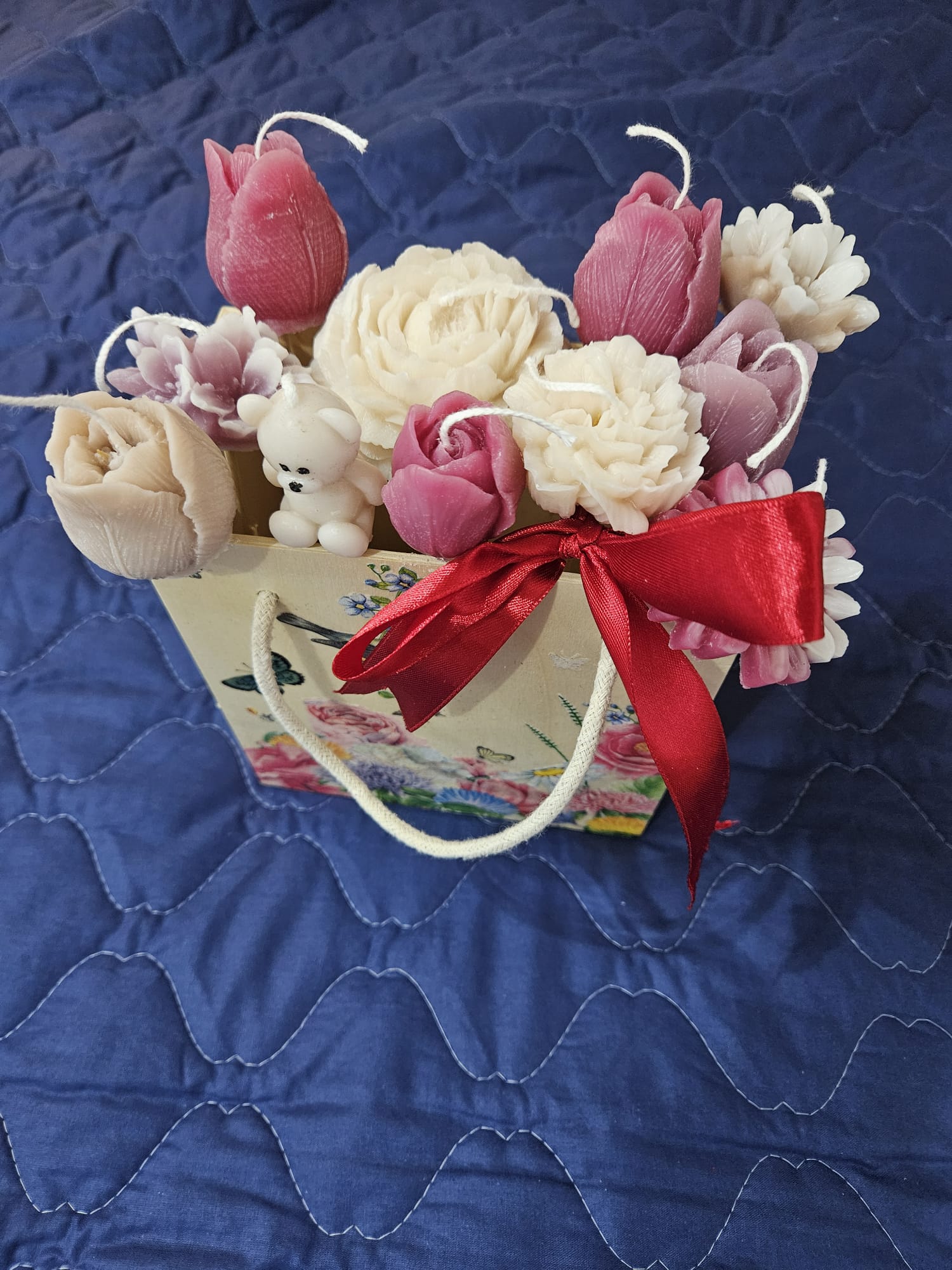 Dekorativer Blumenstrauß