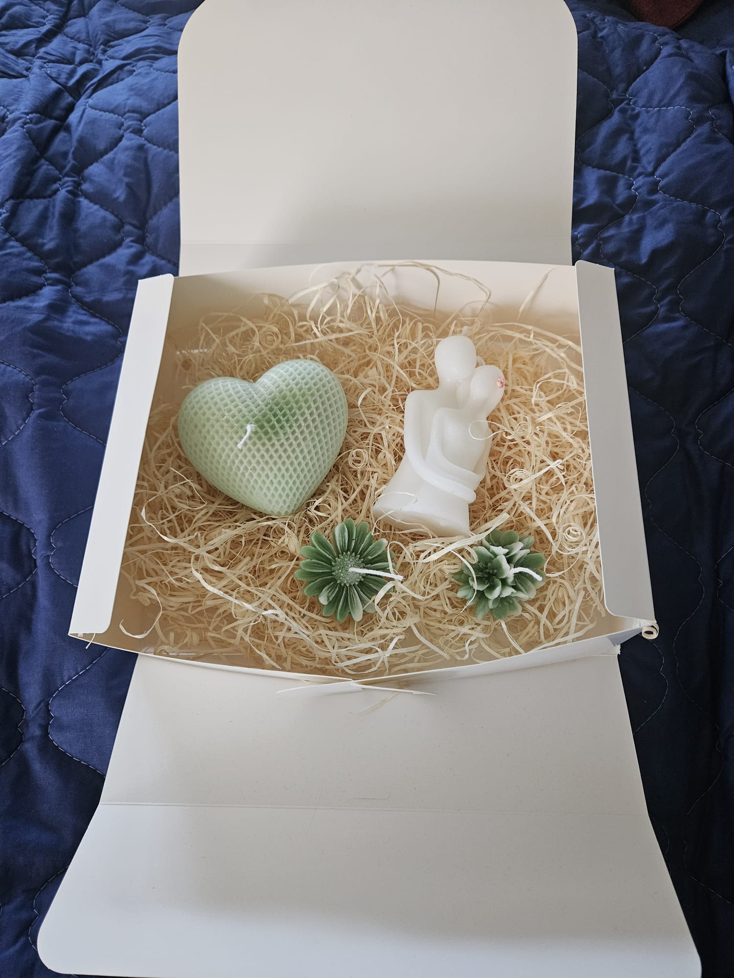 Geschenkbox mit Dekorationsartikeln