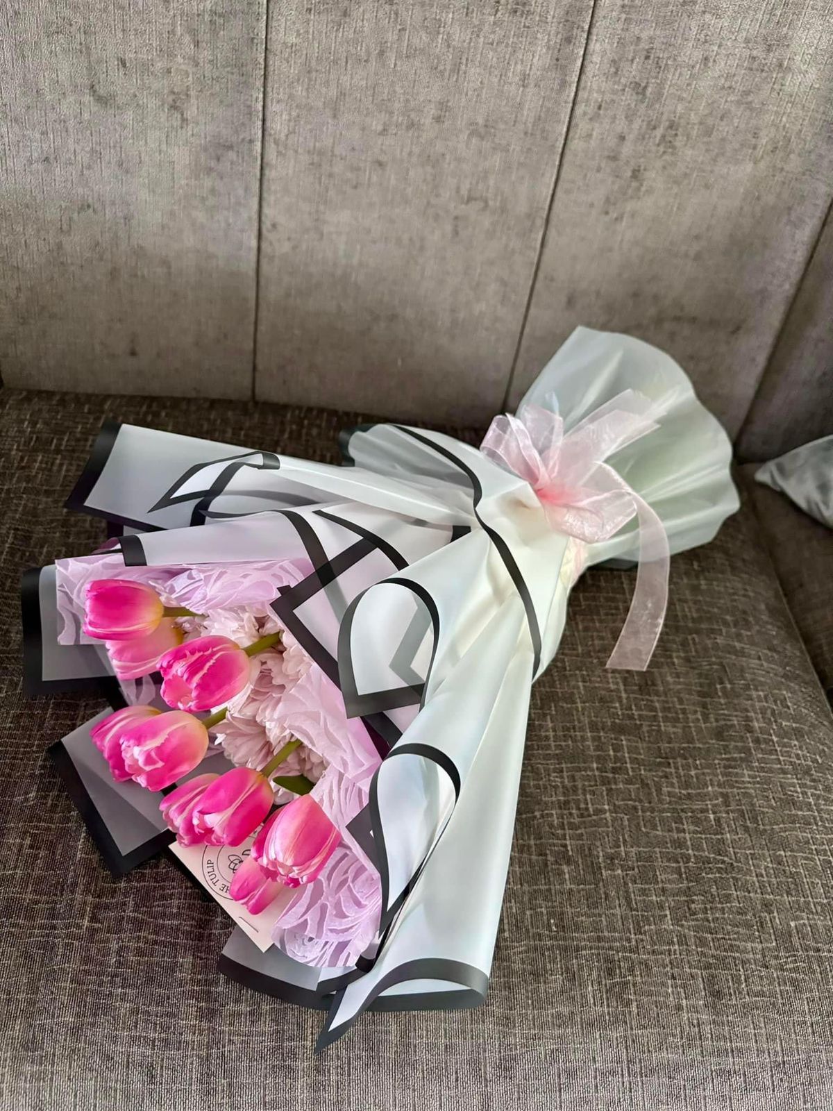 Ramo de tulipanes y margaritas