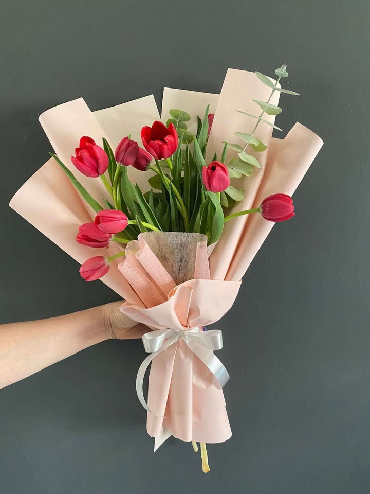 Ramo de tulipanes rojos