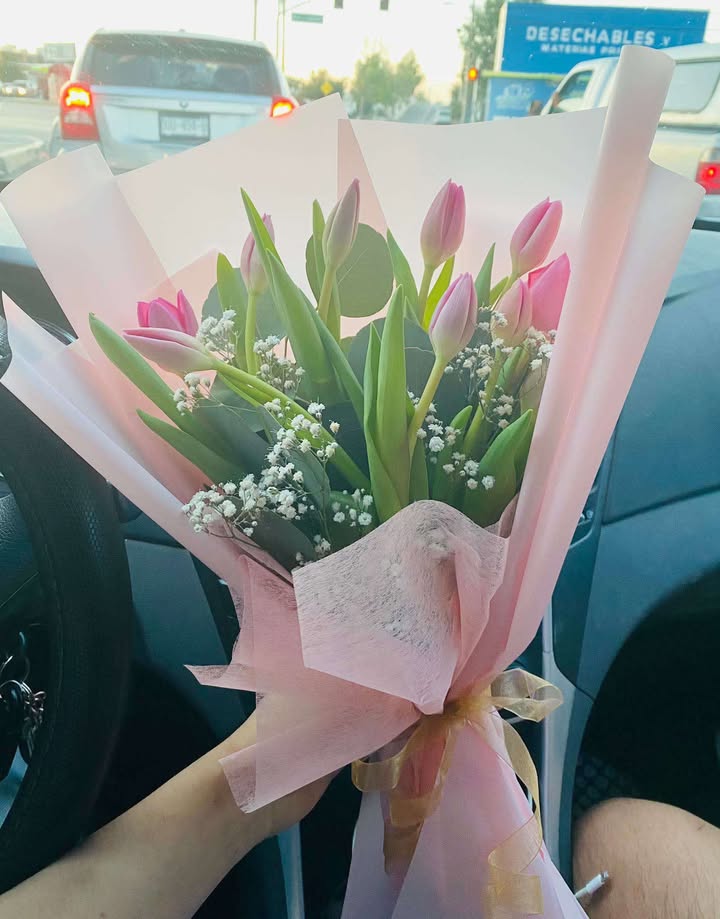 Ramo de tulipanes rosas