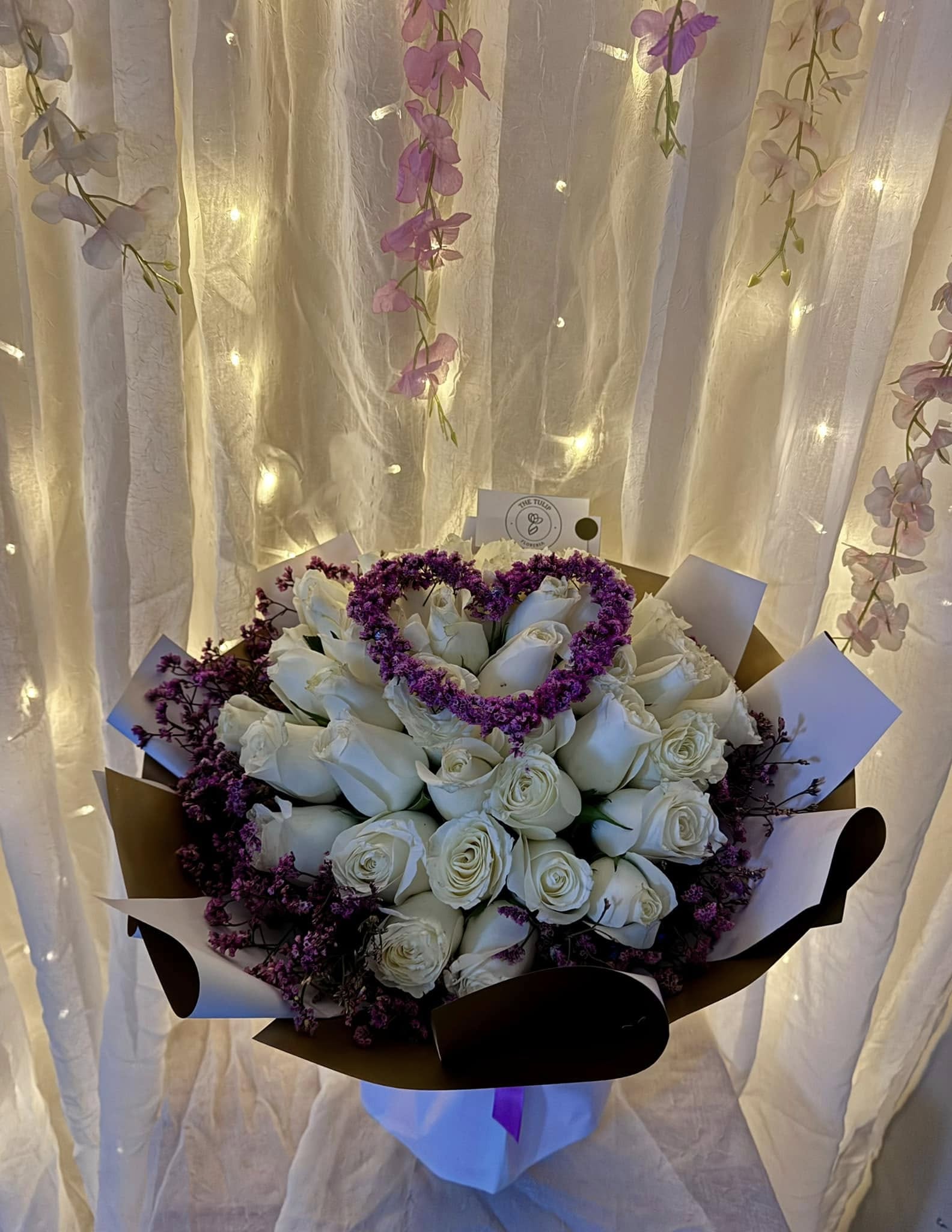 50 rosas con corazón