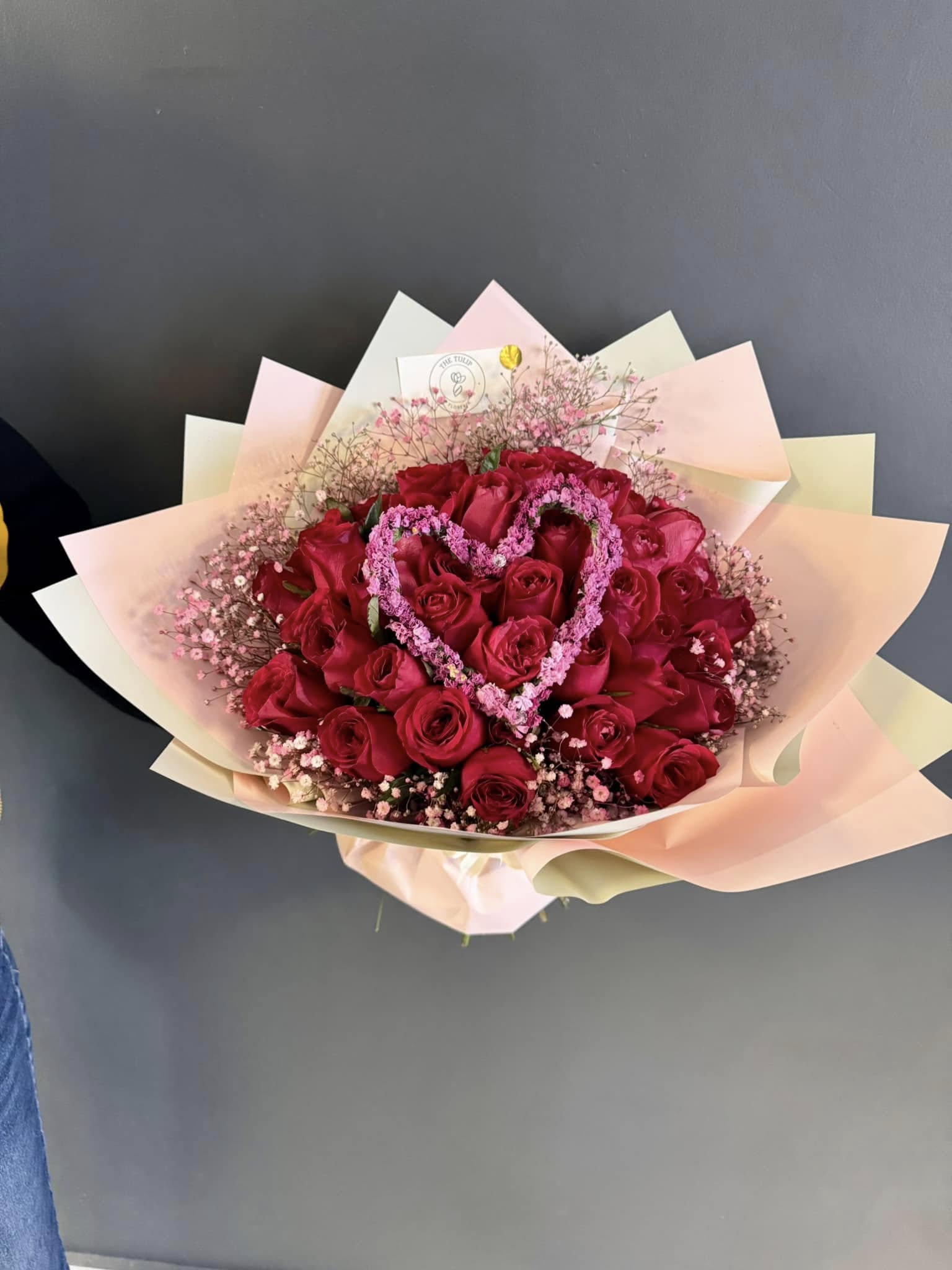 Rosas rojas con corazón