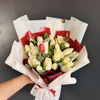 10 tulipanes y 24 rosas