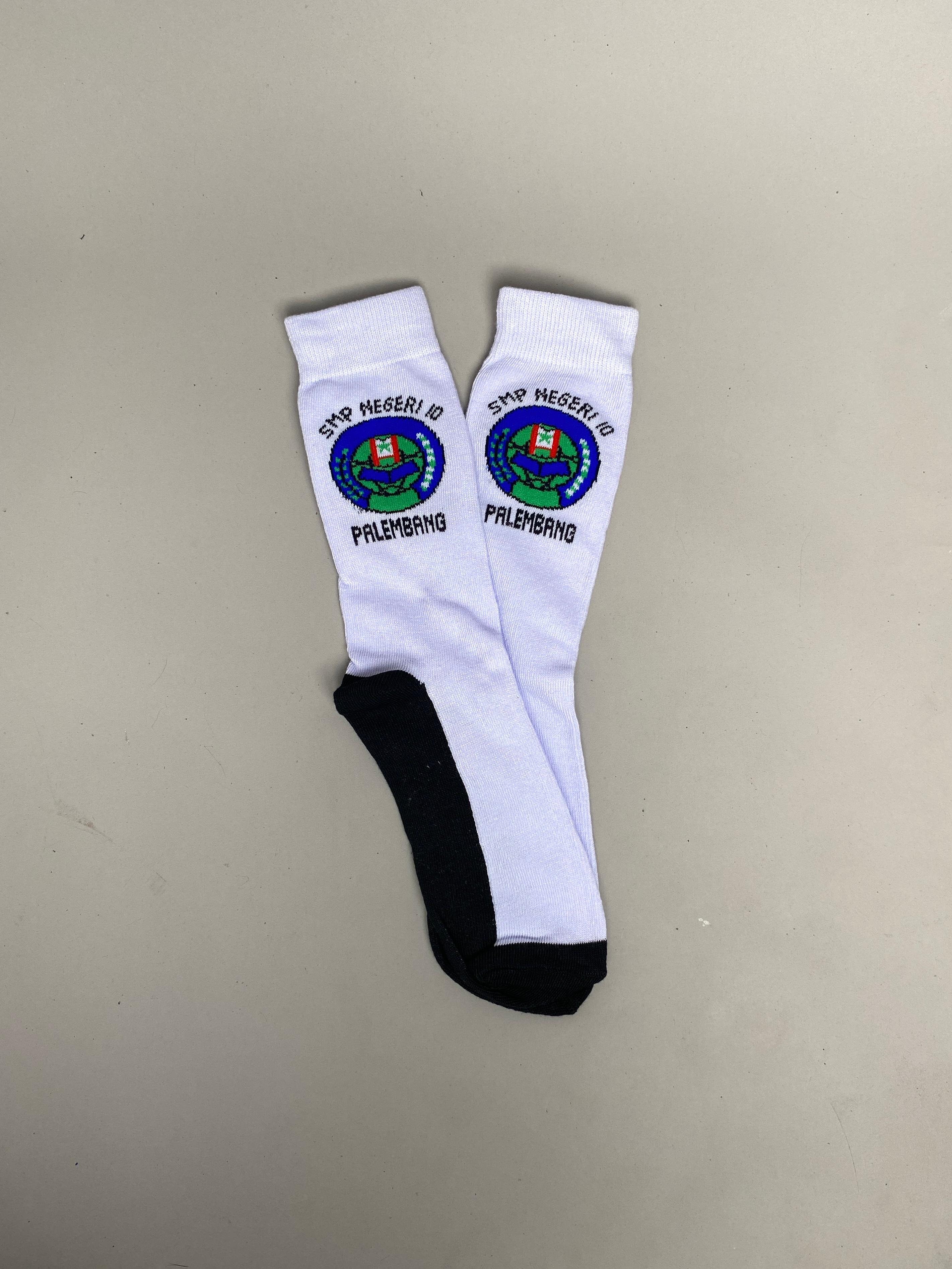 Kaos Kaki Sekolah