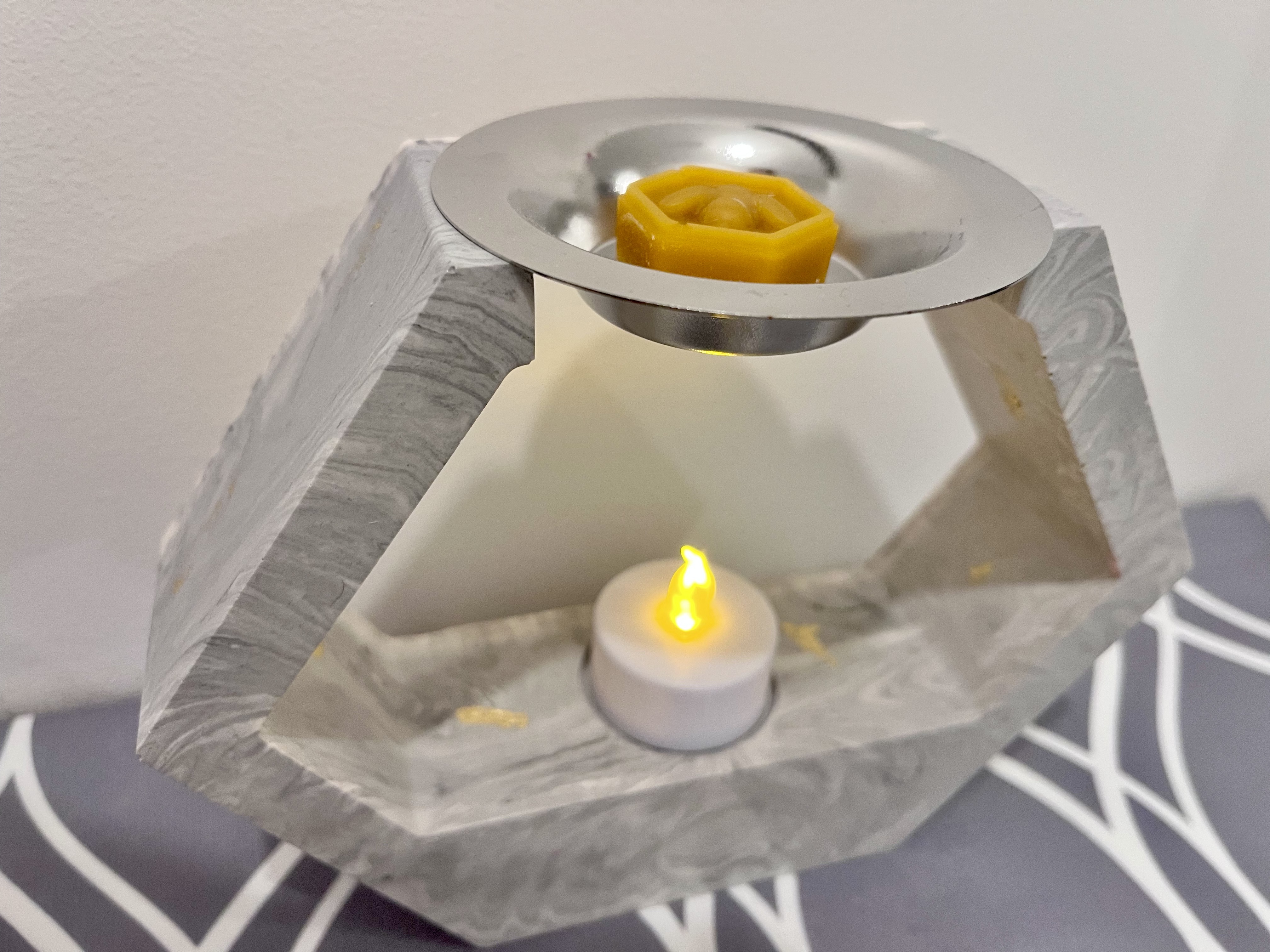 Brûle fondant hexagonal en jesmonite